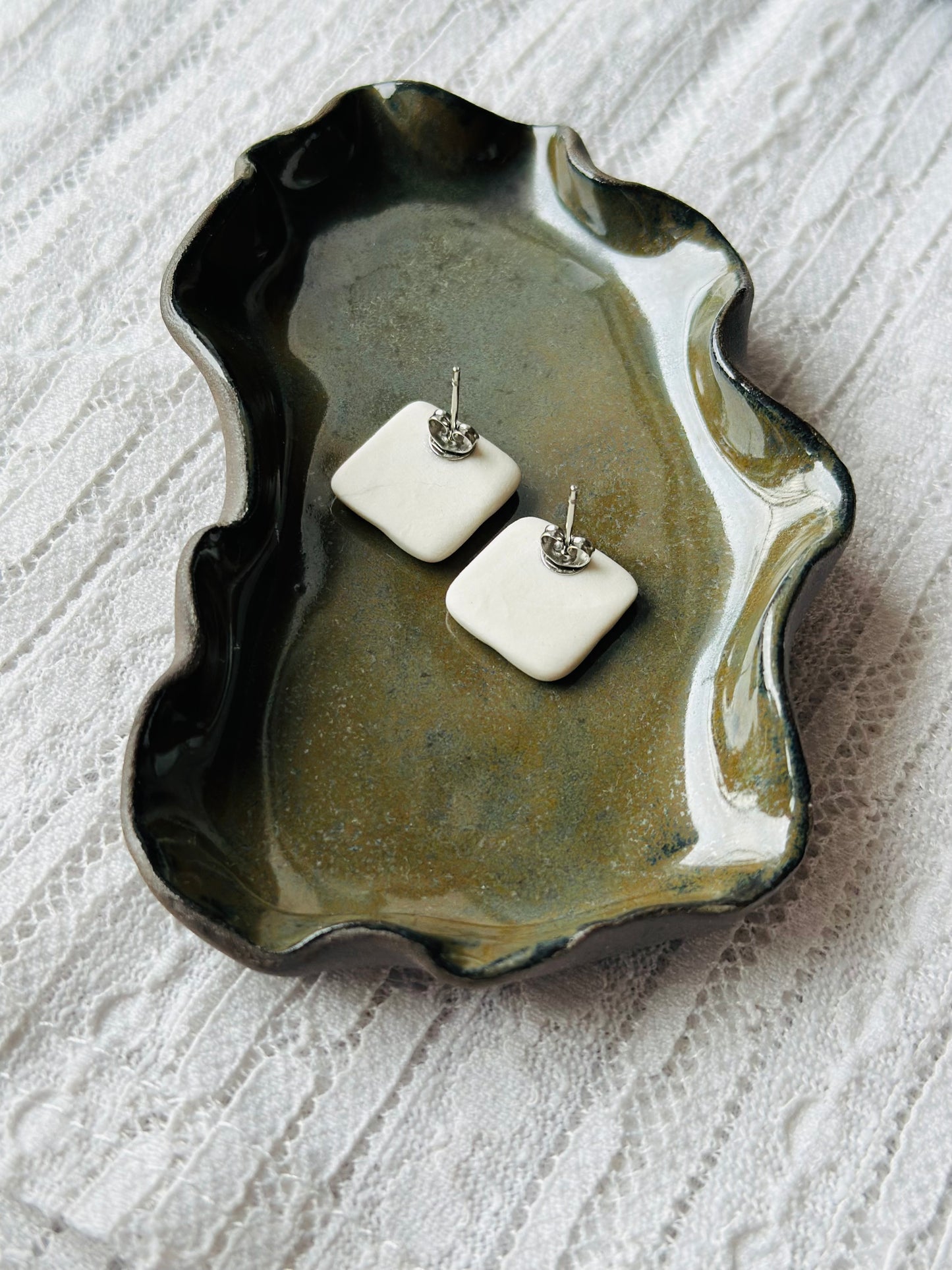 Collier amphore blanche pour huiles essentielles