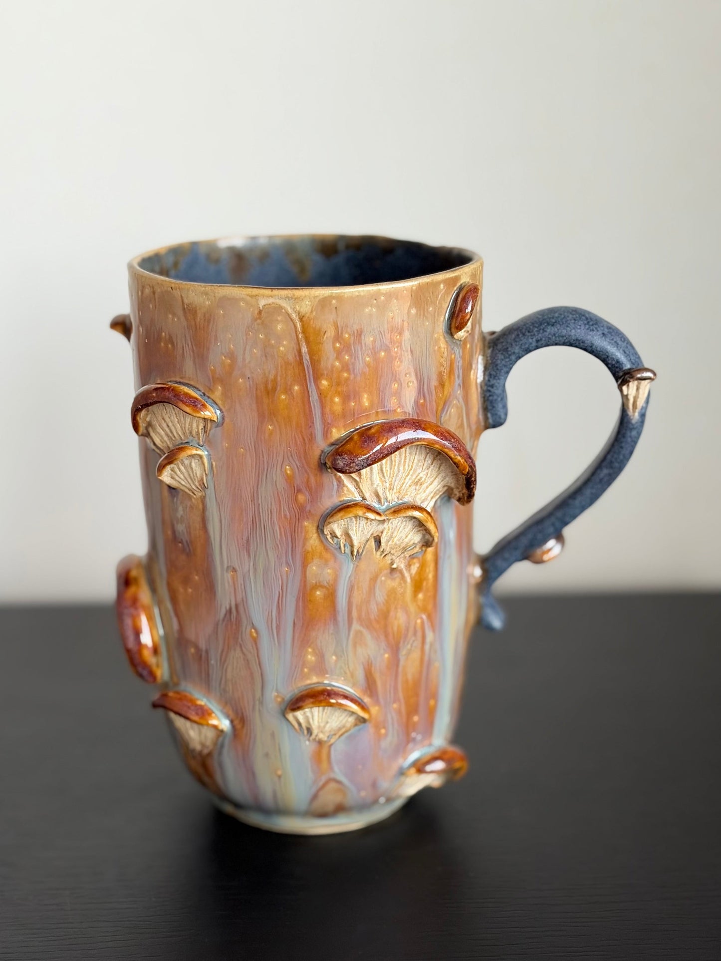 Kubek ceramiczny “Shrooms” brązowo-fioletowy