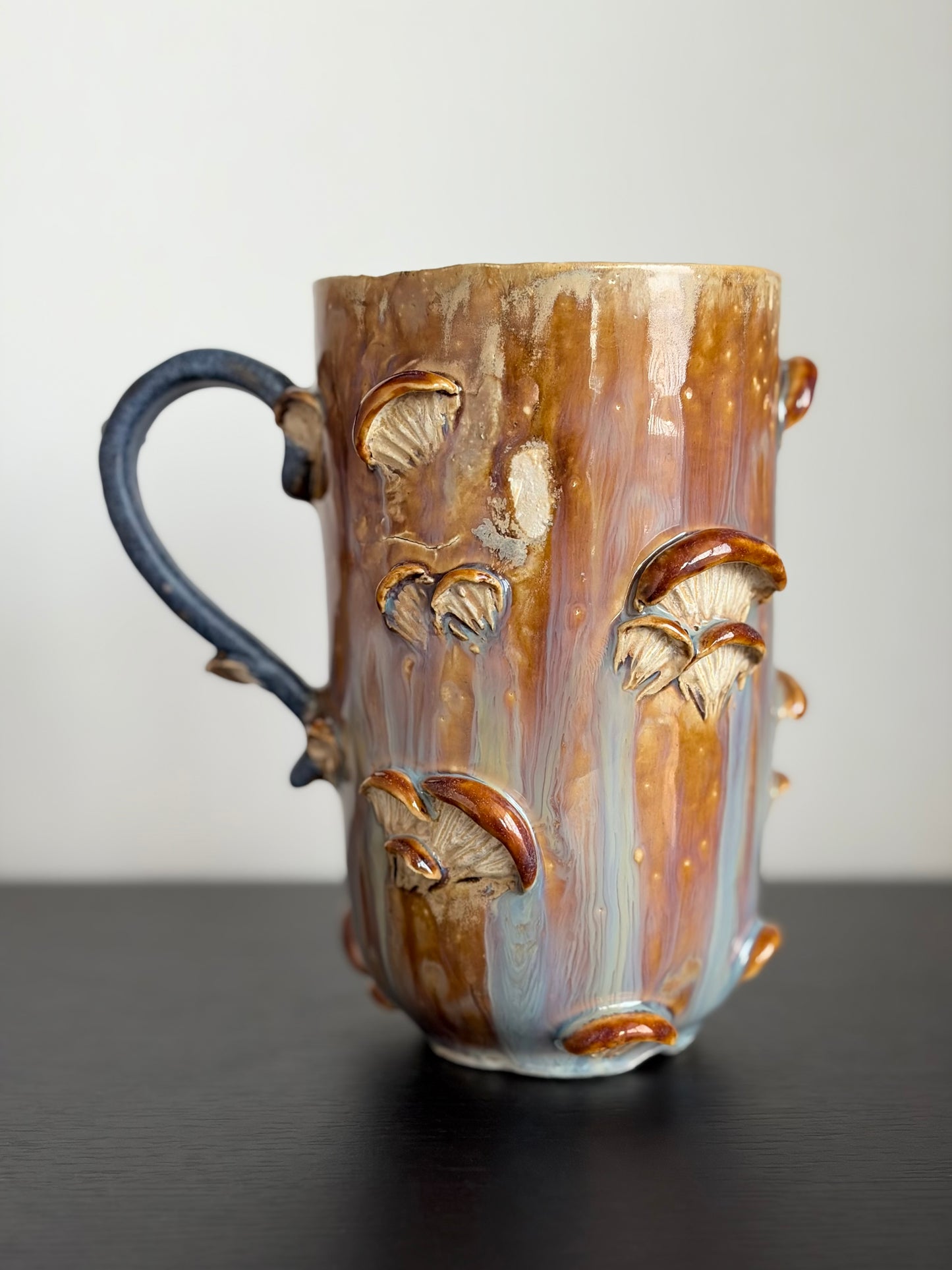 Kubek ceramiczny “Shrooms” brązowo-fioletowy