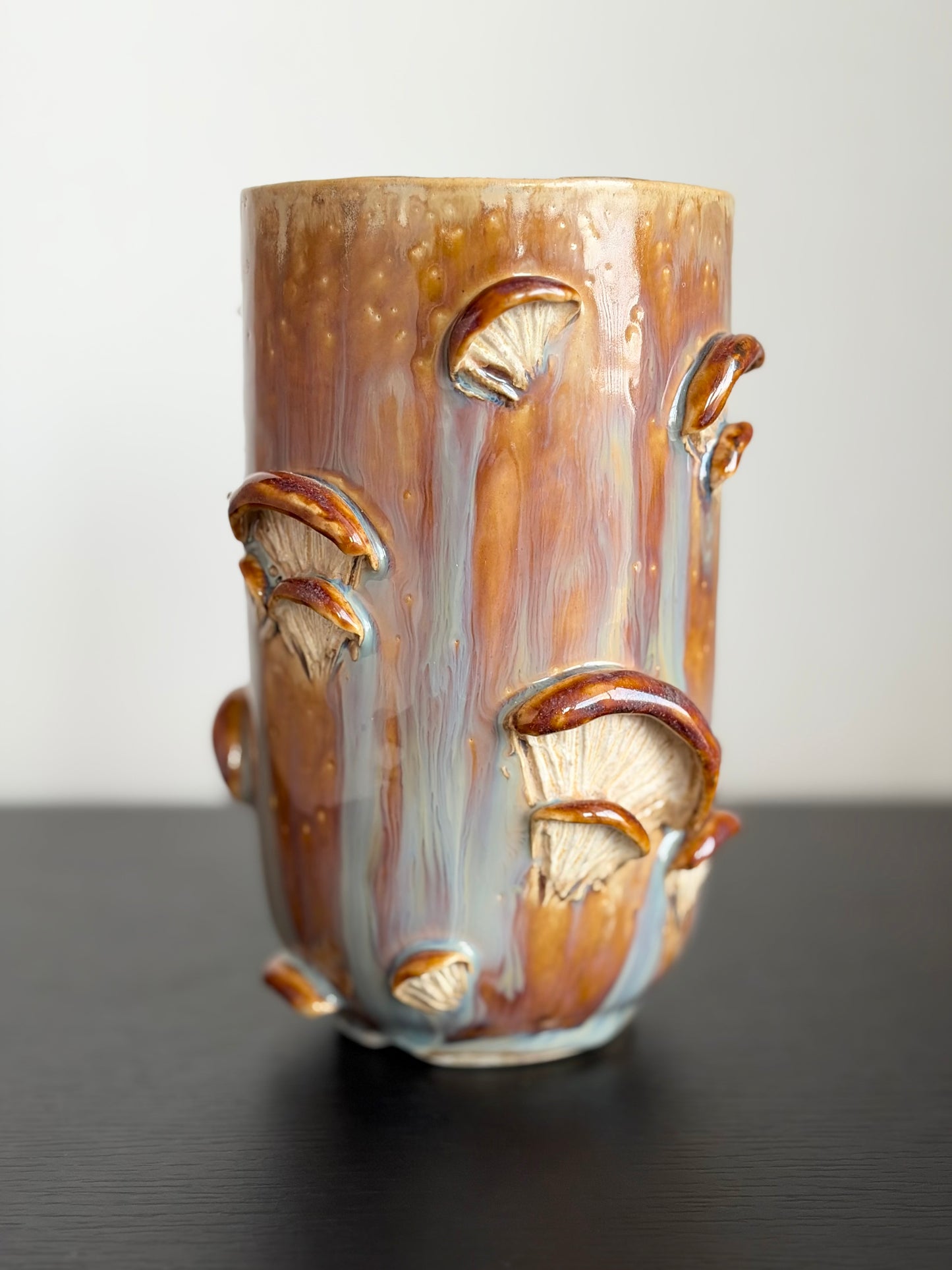Kubek ceramiczny “Shrooms” brązowo-fioletowy
