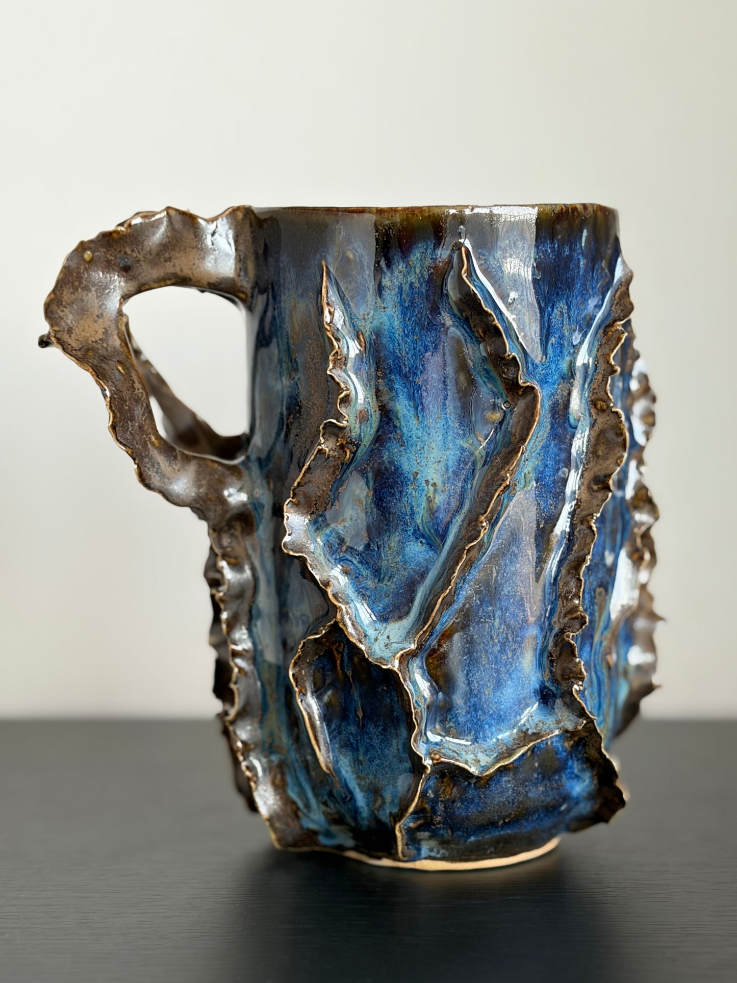 Kubek ceramiczny “Laminari”  efektowy niebieski