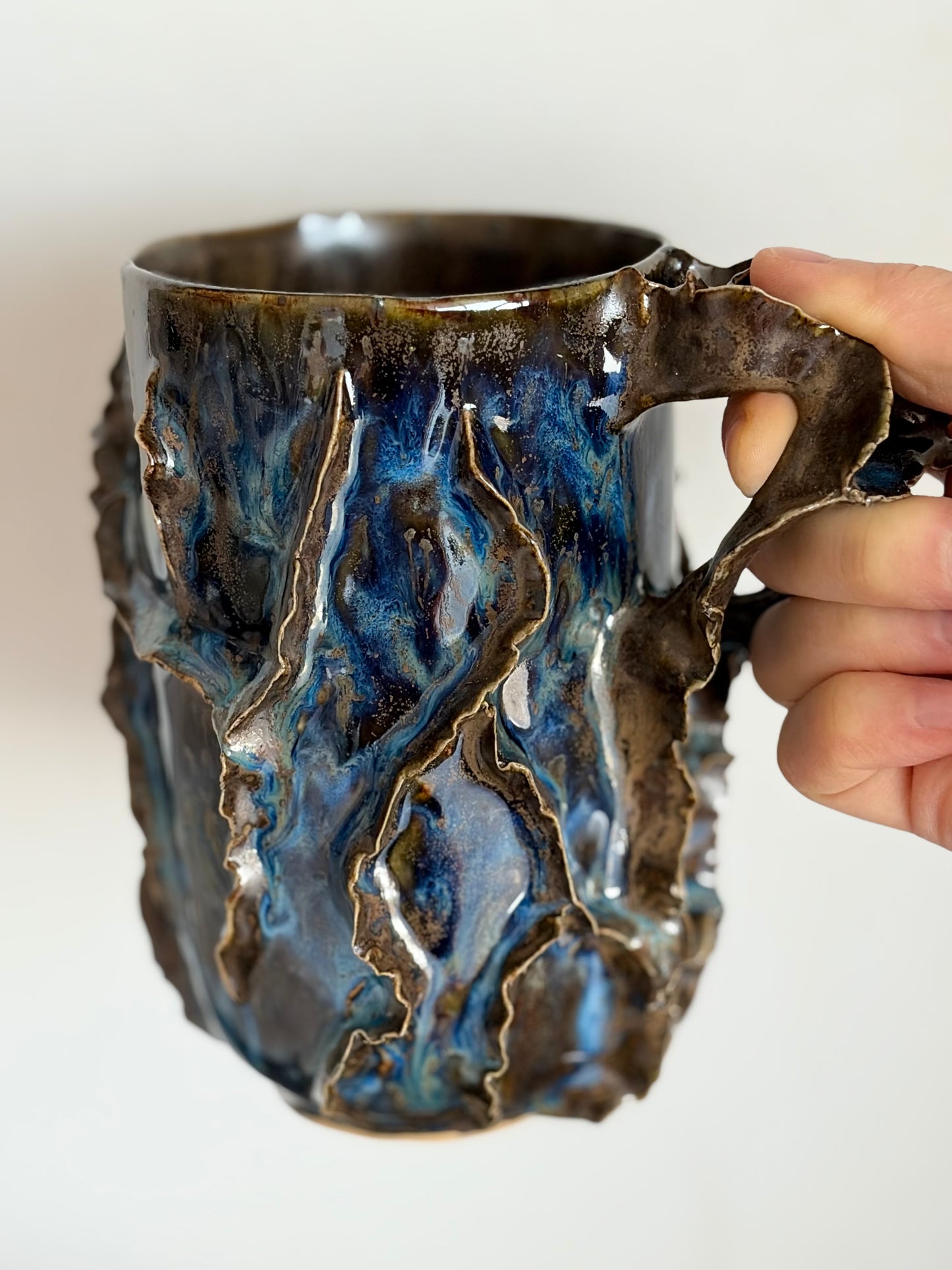 Kubek ceramiczny “Laminari”  efektowy niebieski