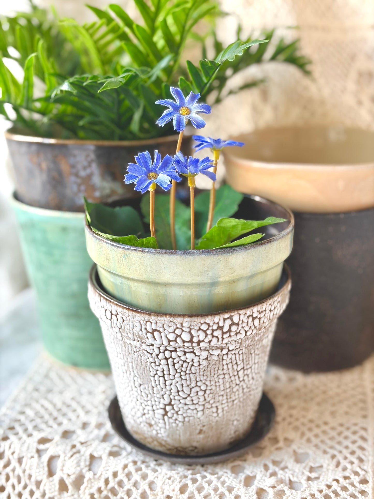 Mała doniczka z podstawką