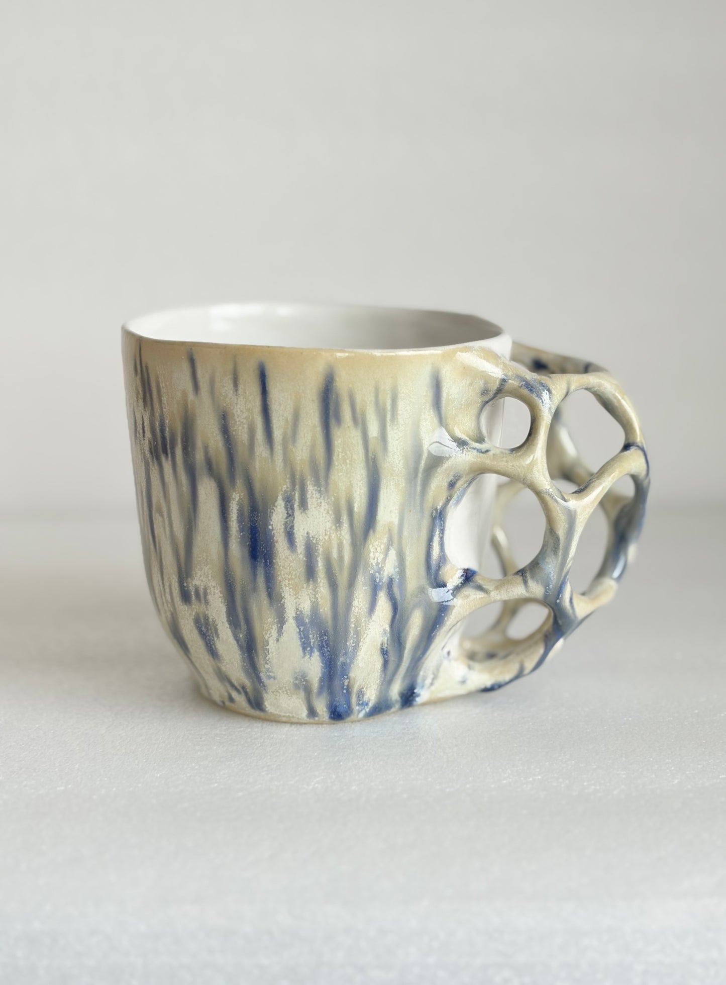 Kubek ceramiczny „Tripto” beżowy w plamy