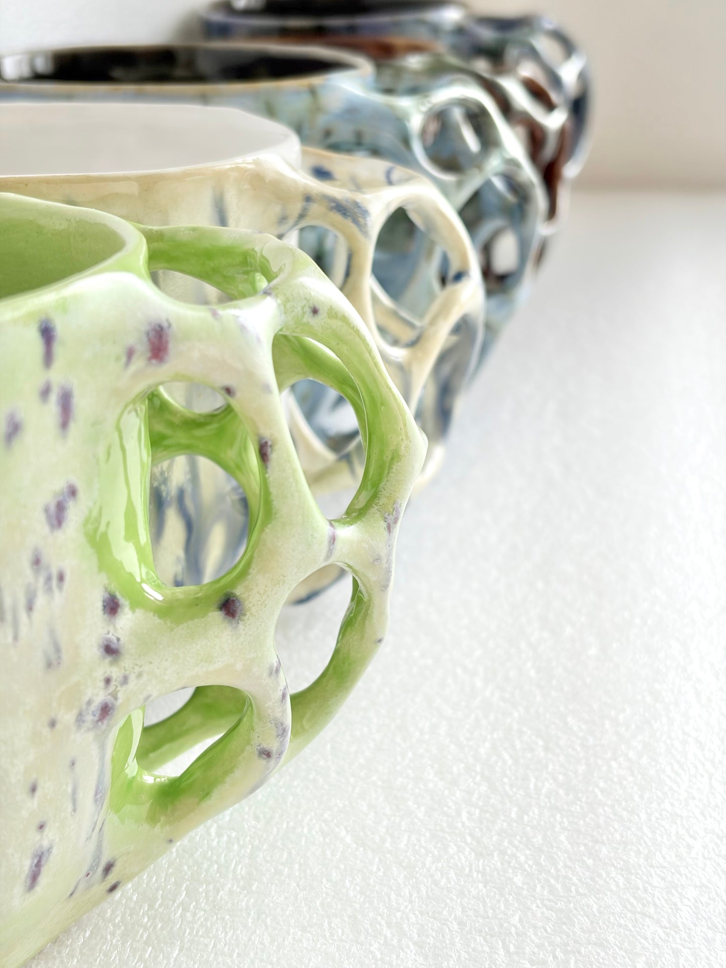 Kubek ceramiczny „Tripto” zielony w plamy