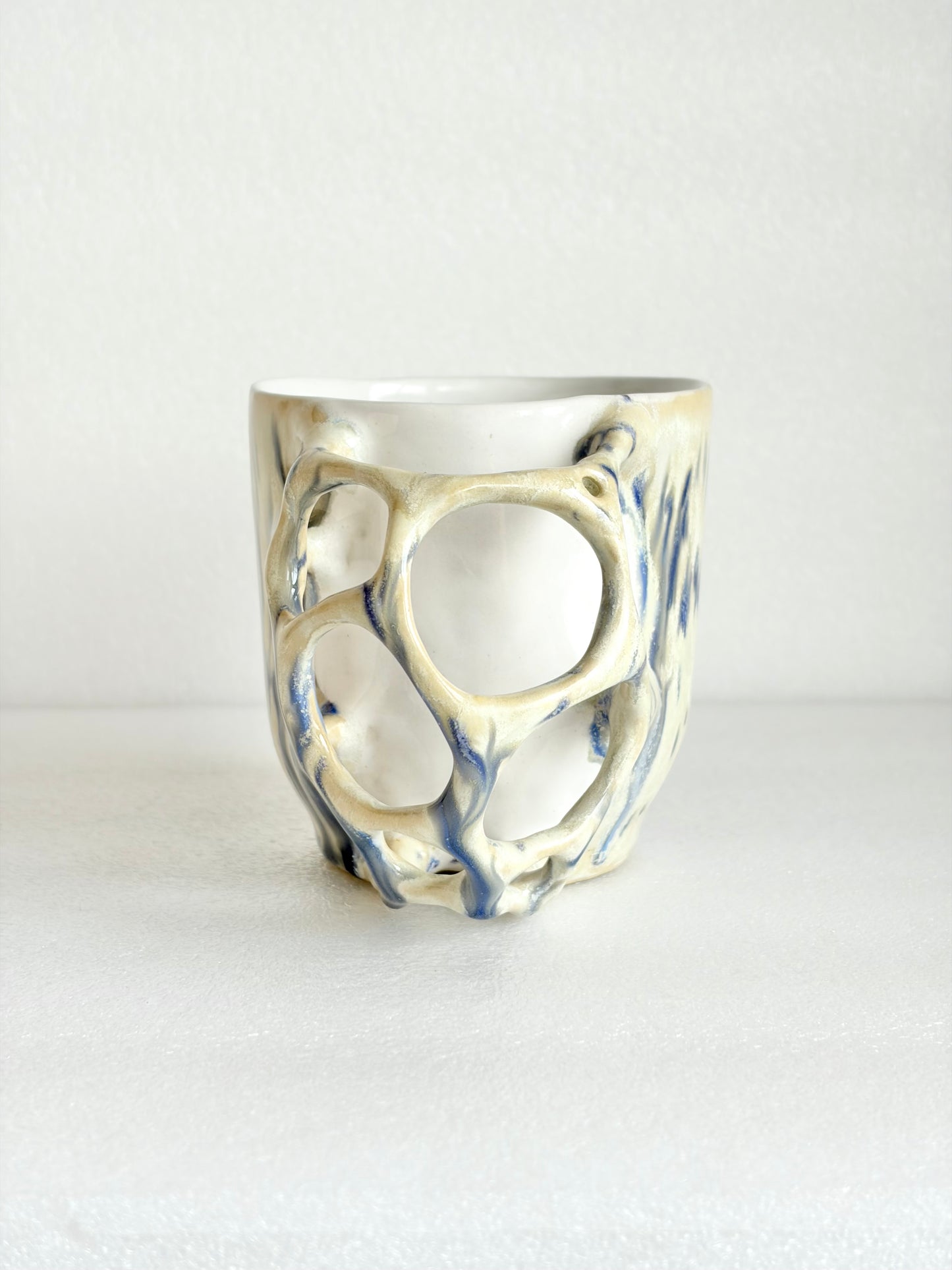 Kubek ceramiczny „Tripto” beżowy w plamy