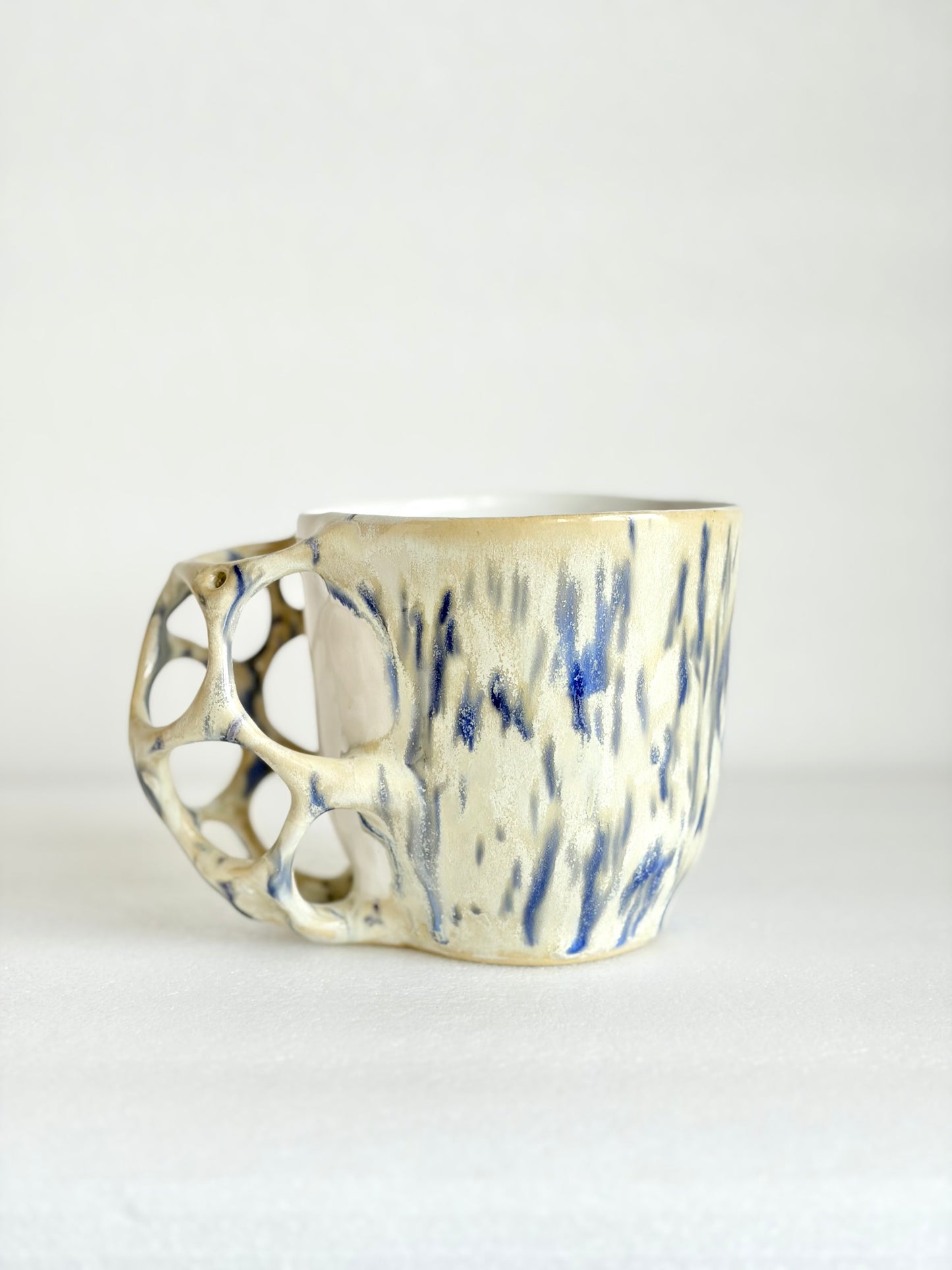 Kubek ceramiczny „Tripto” beżowy w plamy