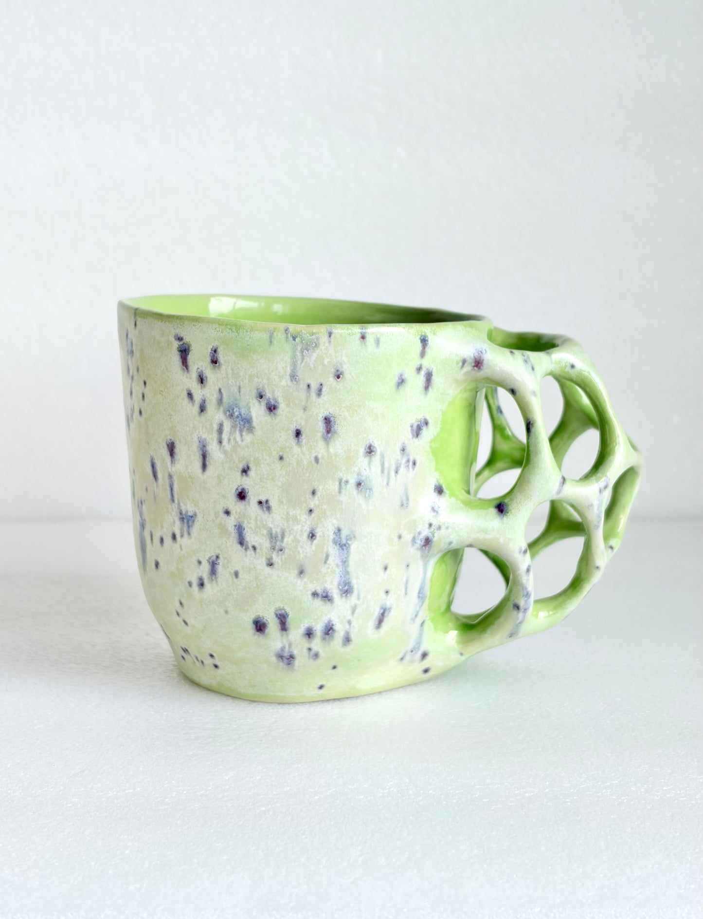 Kubek ceramiczny „Tripto” zielony w plamy