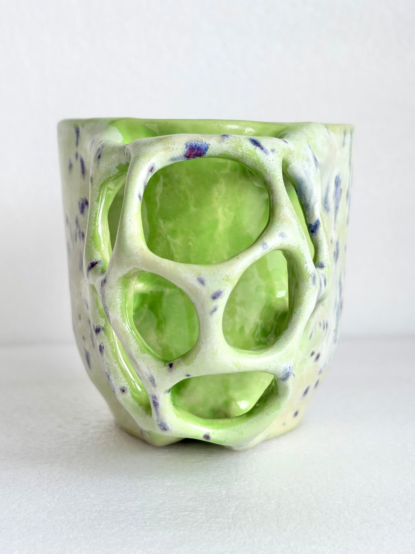 Kubek ceramiczny „Tripto” zielony w plamy