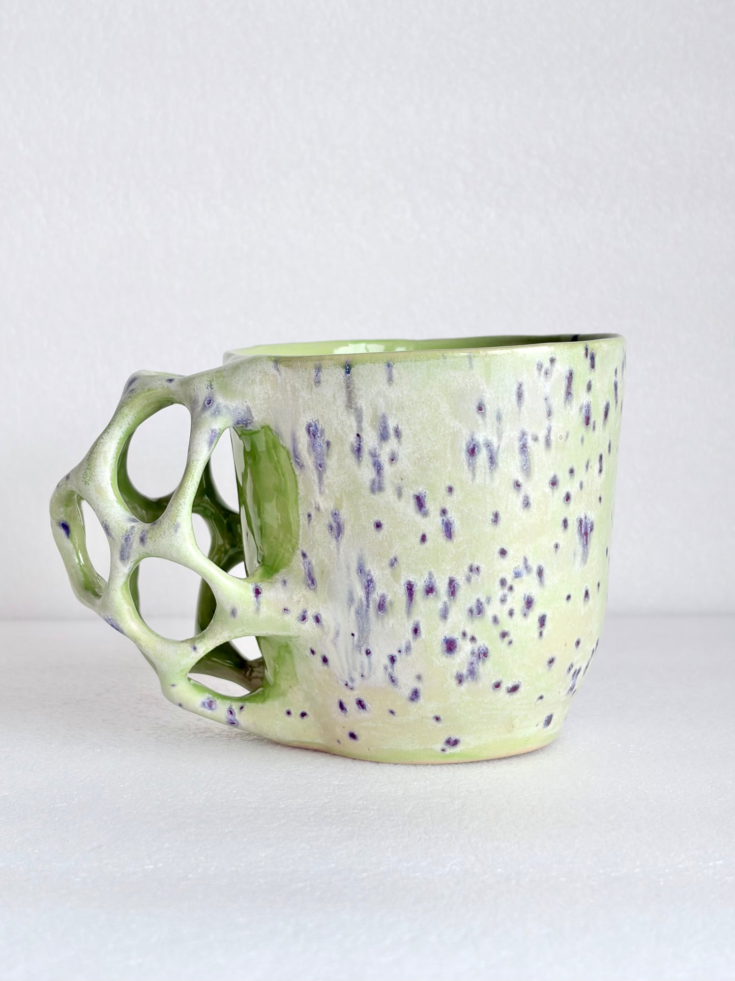 Kubek ceramiczny „Tripto” zielony w plamy