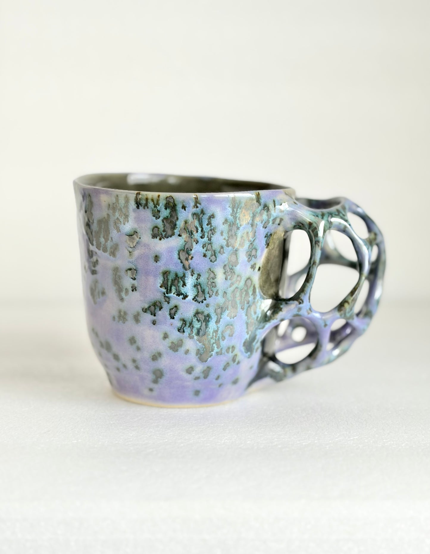 Kubek ceramiczny „Tripto” fioletowy w plamy