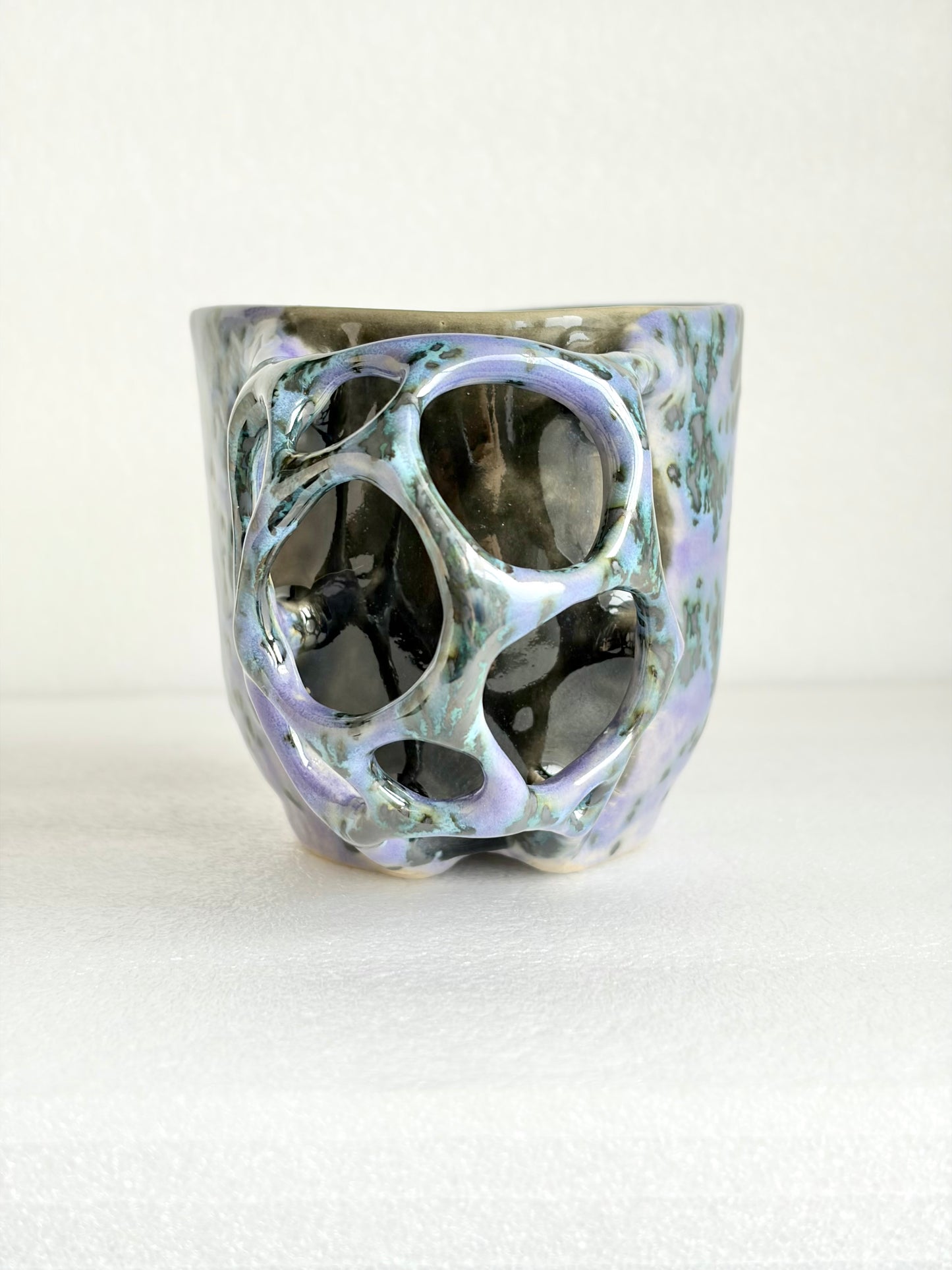Kubek ceramiczny „Tripto” fioletowy w plamy