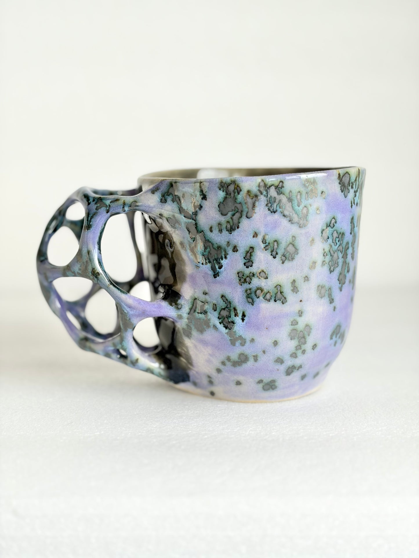 Kubek ceramiczny „Tripto” fioletowy w plamy