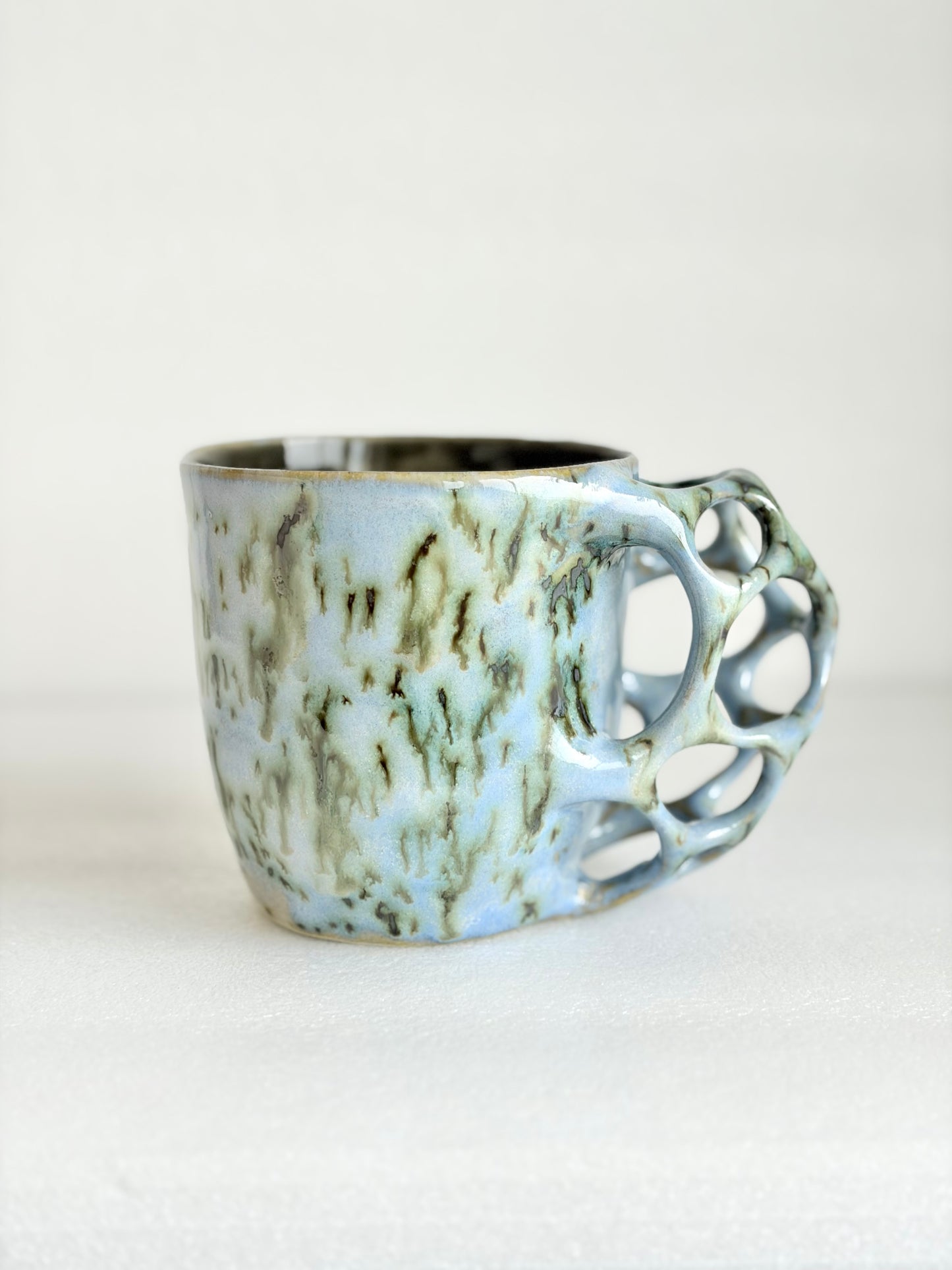 Kubek ceramiczny „Tripto” niebieski w plamy