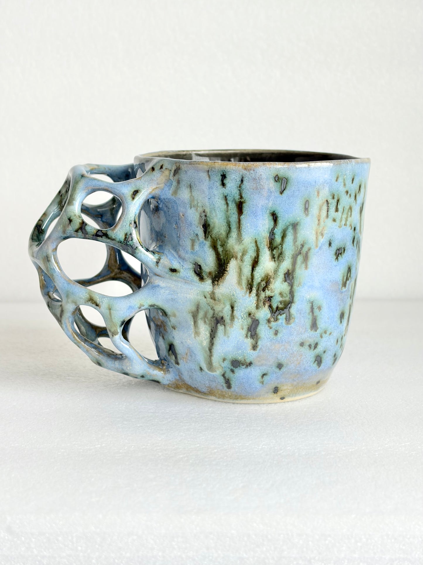 Kubek ceramiczny „Tripto” niebieski w plamy