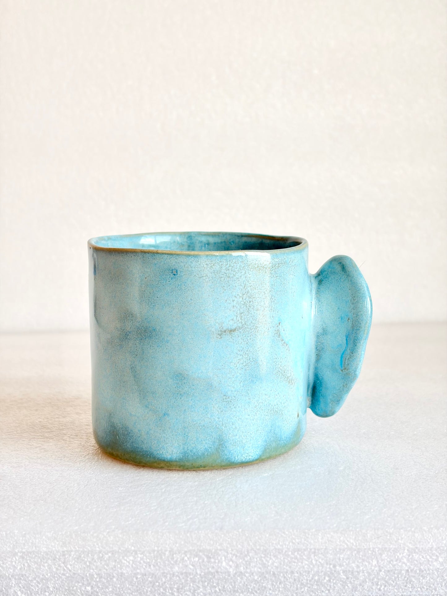 Tasse en porcelaine à fleurs colorées