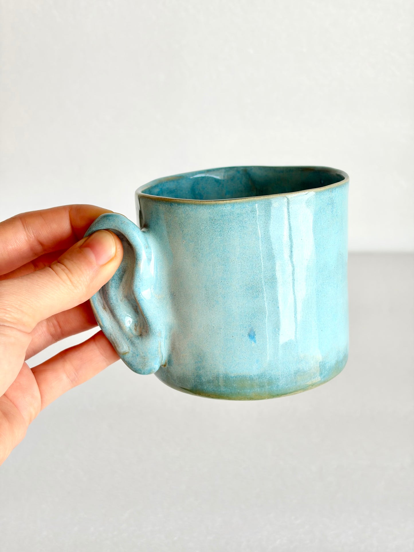Tasse en porcelaine à fleurs colorées