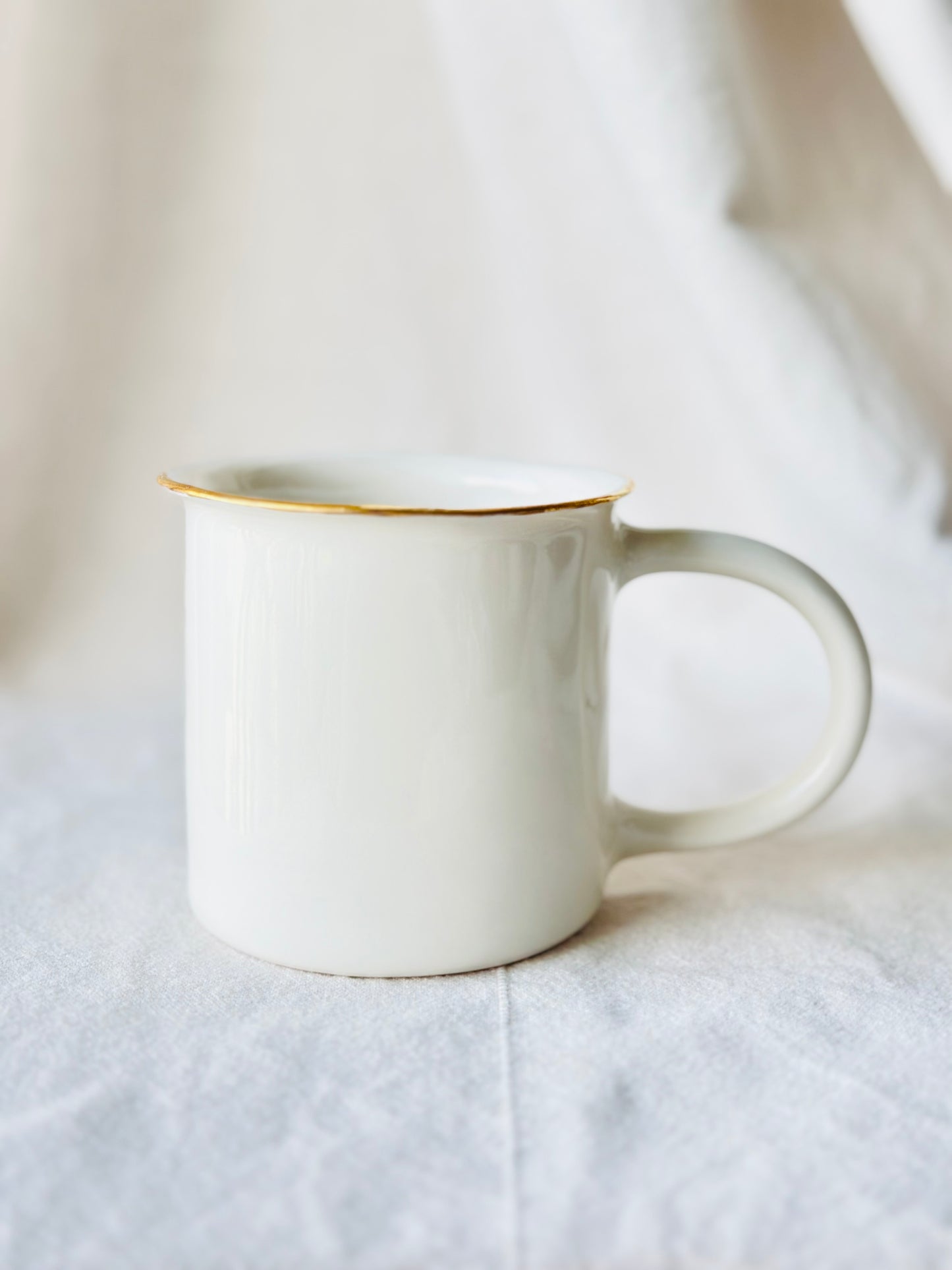 Mug en porcelaine plaqué or