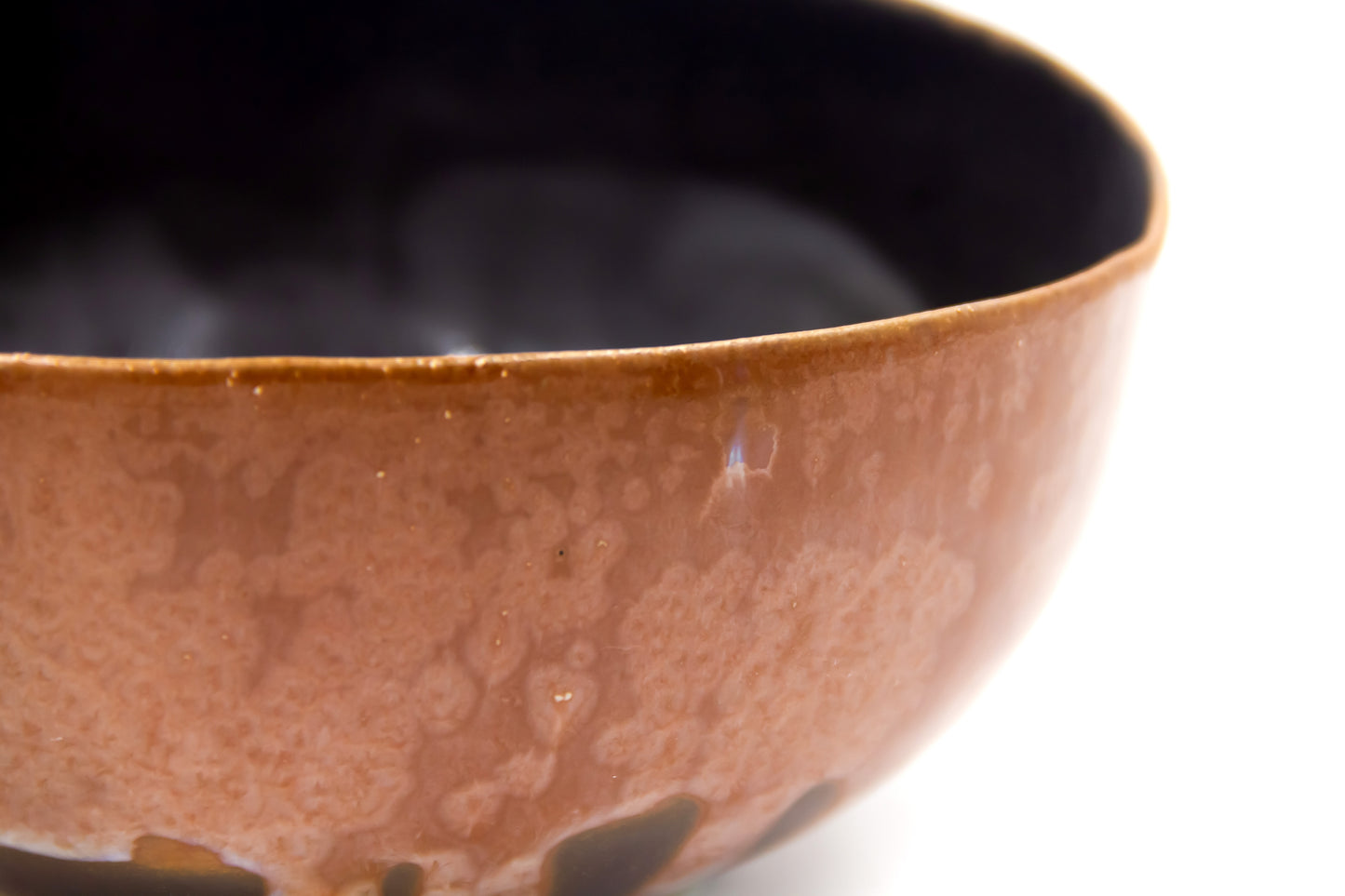 Miska ceramiczna w kolorze czarno-brązowym