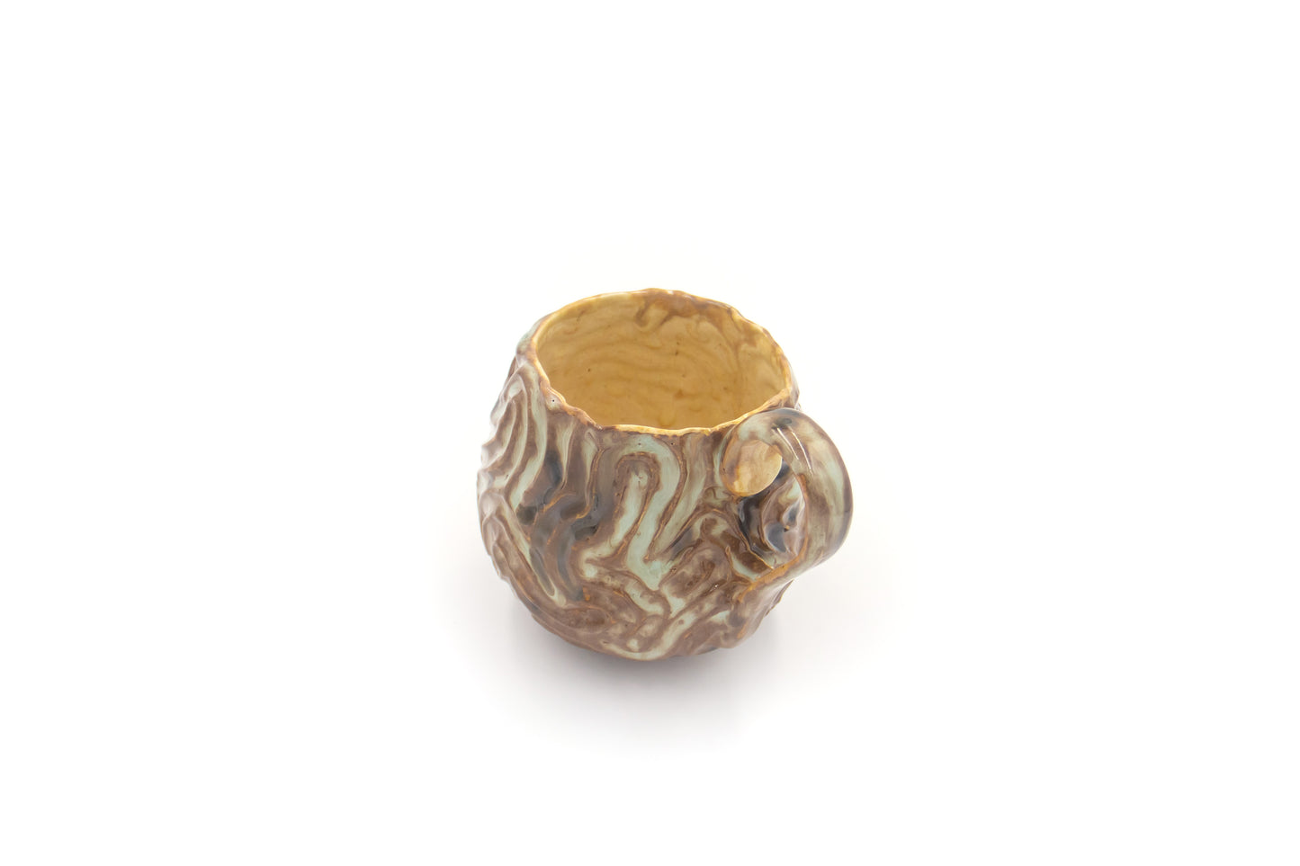 Kubek ceramiczny w kolorze brązowo-beżowym
