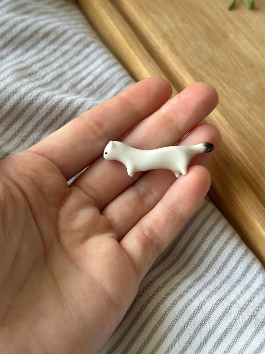 Figurka porcelanowa łasiczka/gronostaj