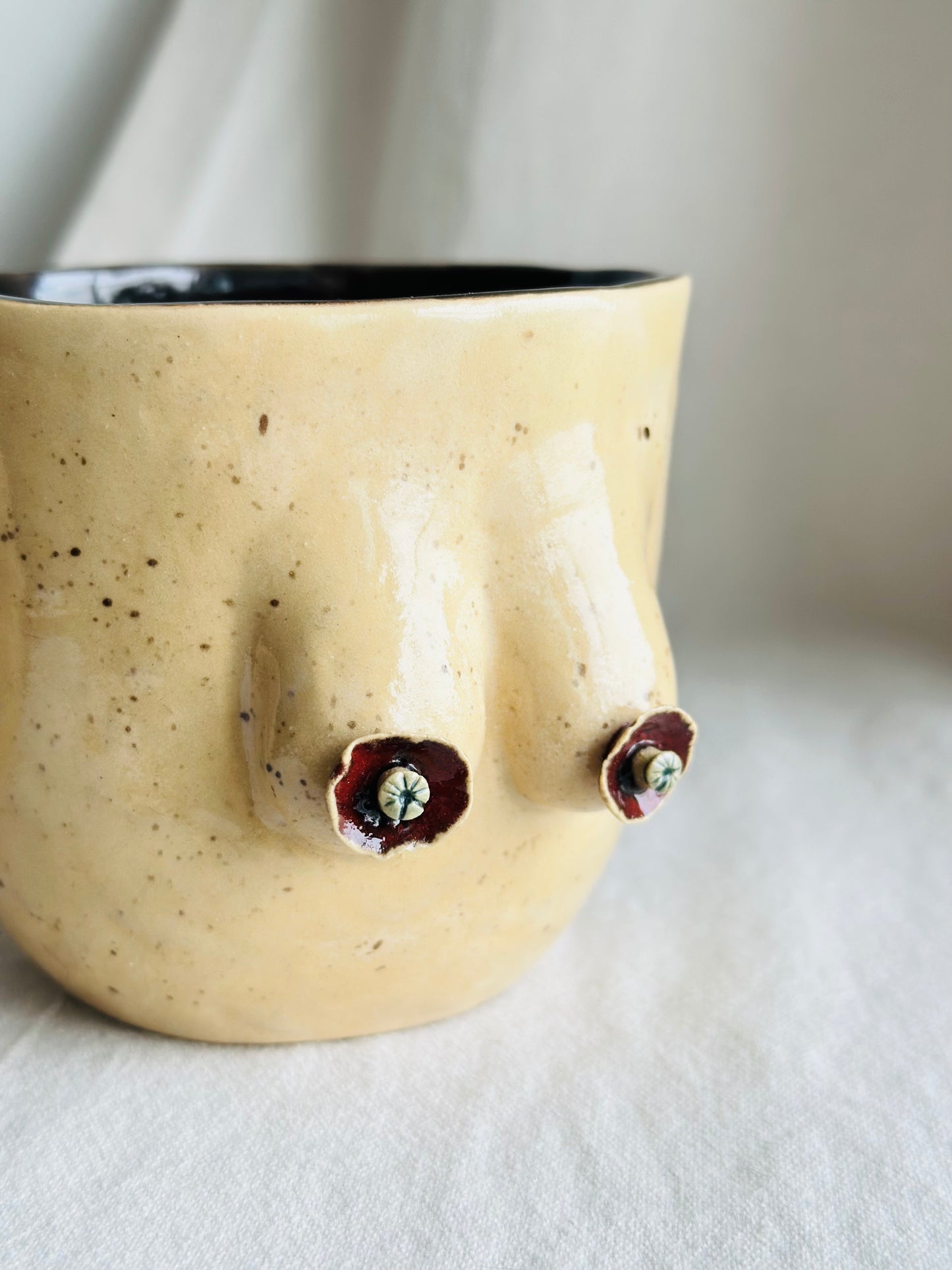 Mug en porcelaine plaqué or