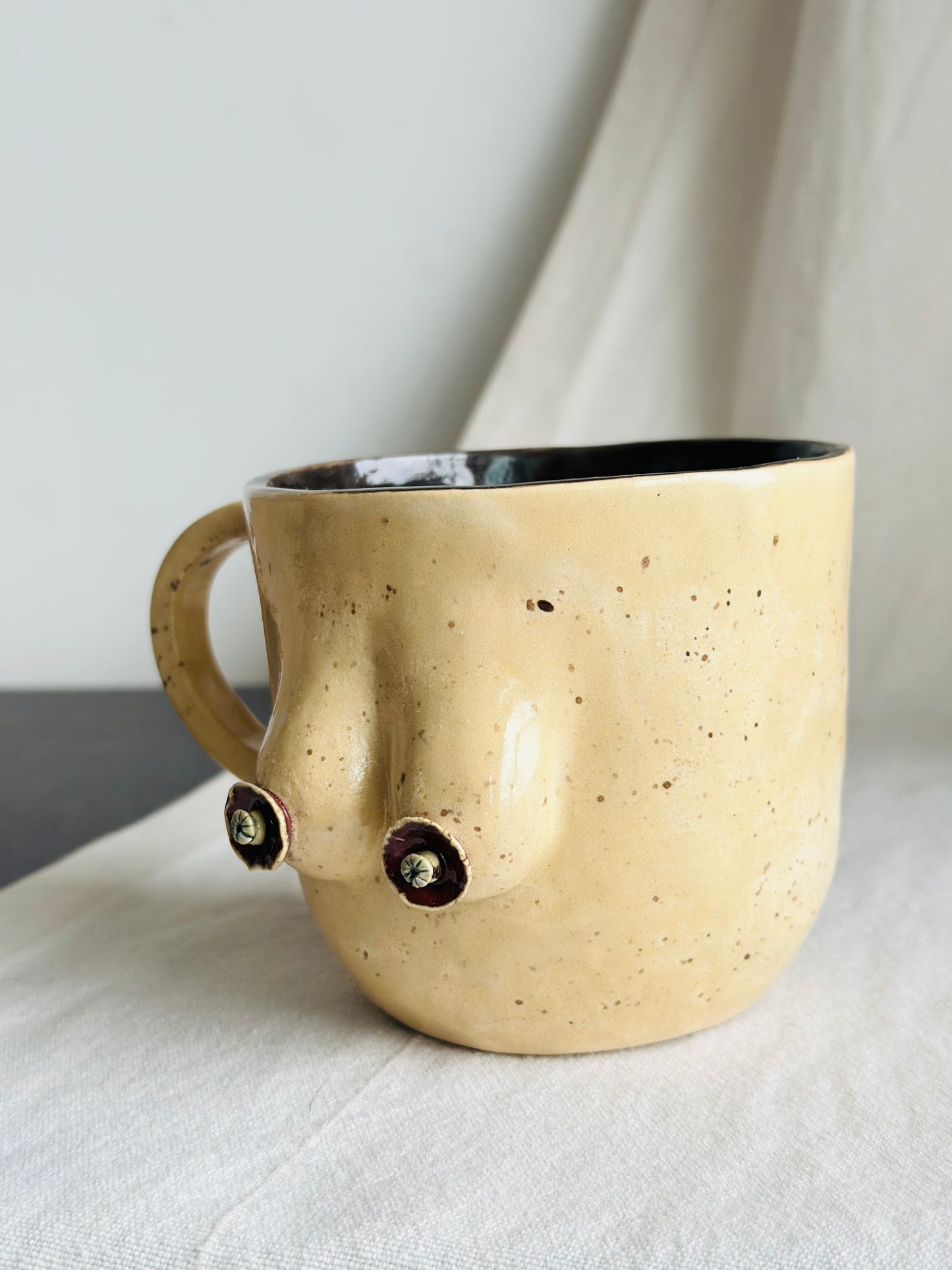 Mug en porcelaine plaqué or