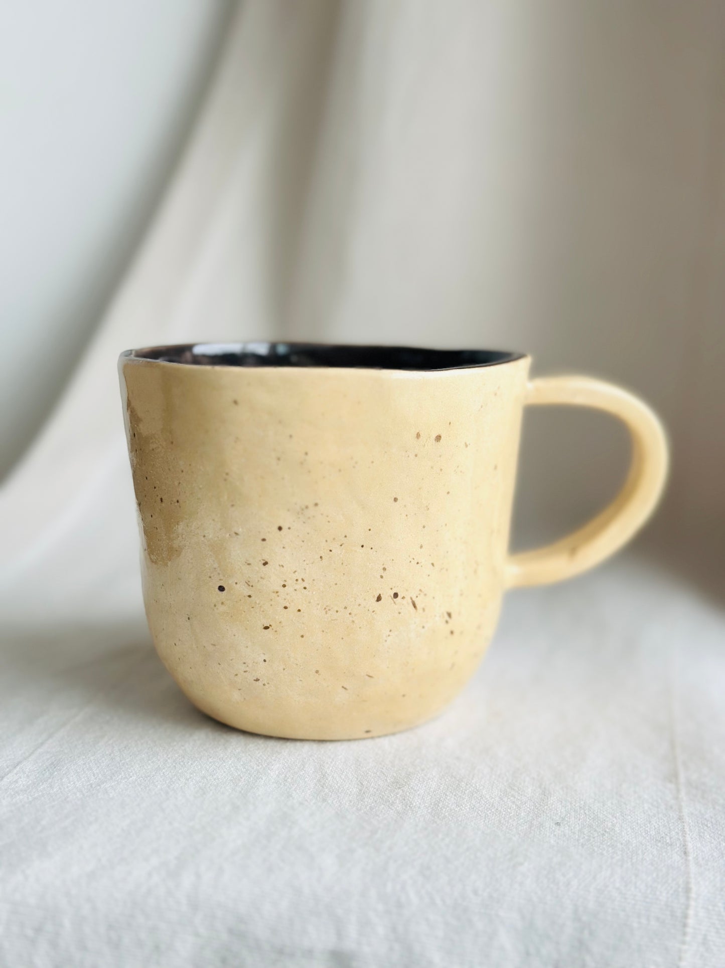 Mug en porcelaine plaqué or