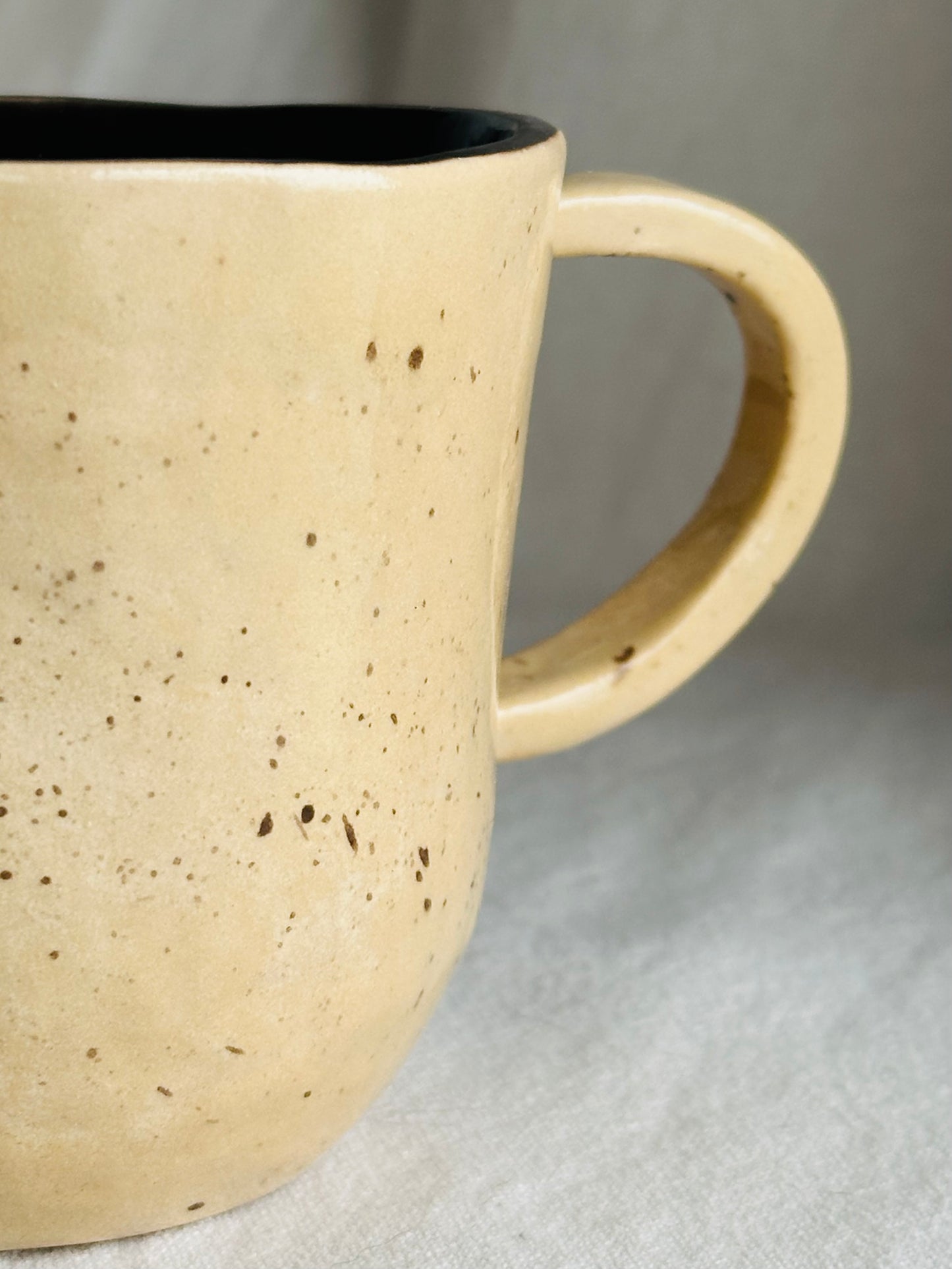 Mug en porcelaine plaqué or