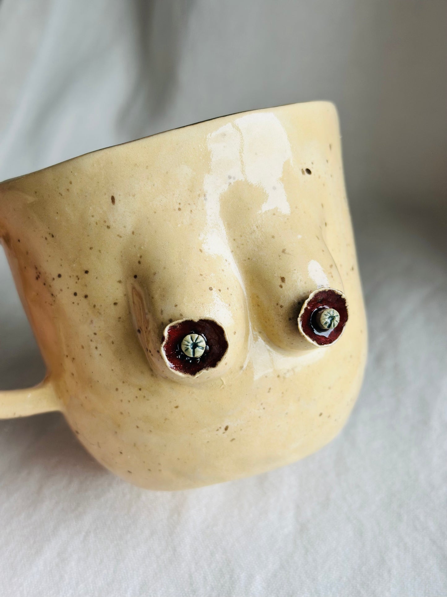 Mug en porcelaine plaqué or