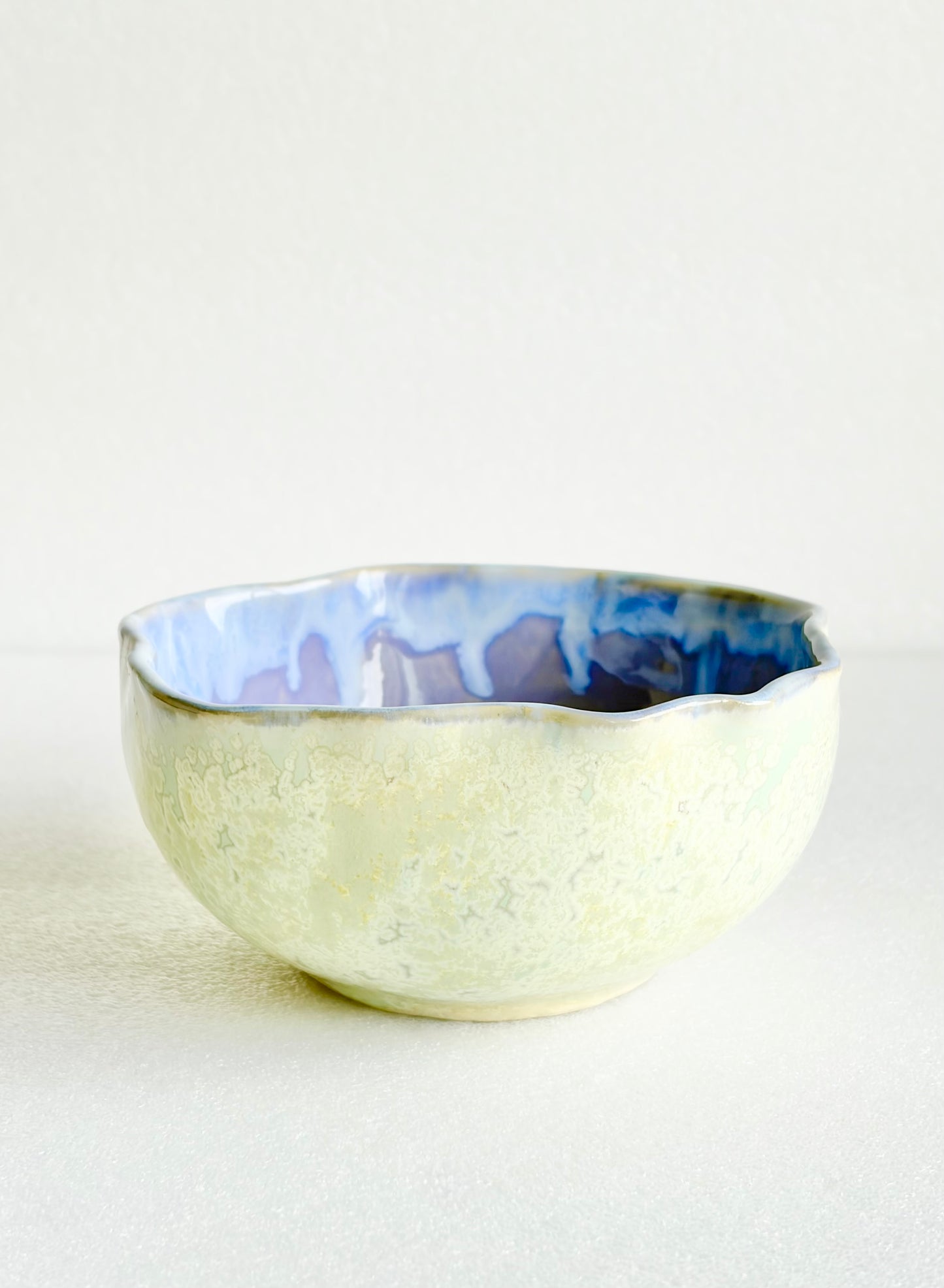 Grand bol en céramique, beige et vert