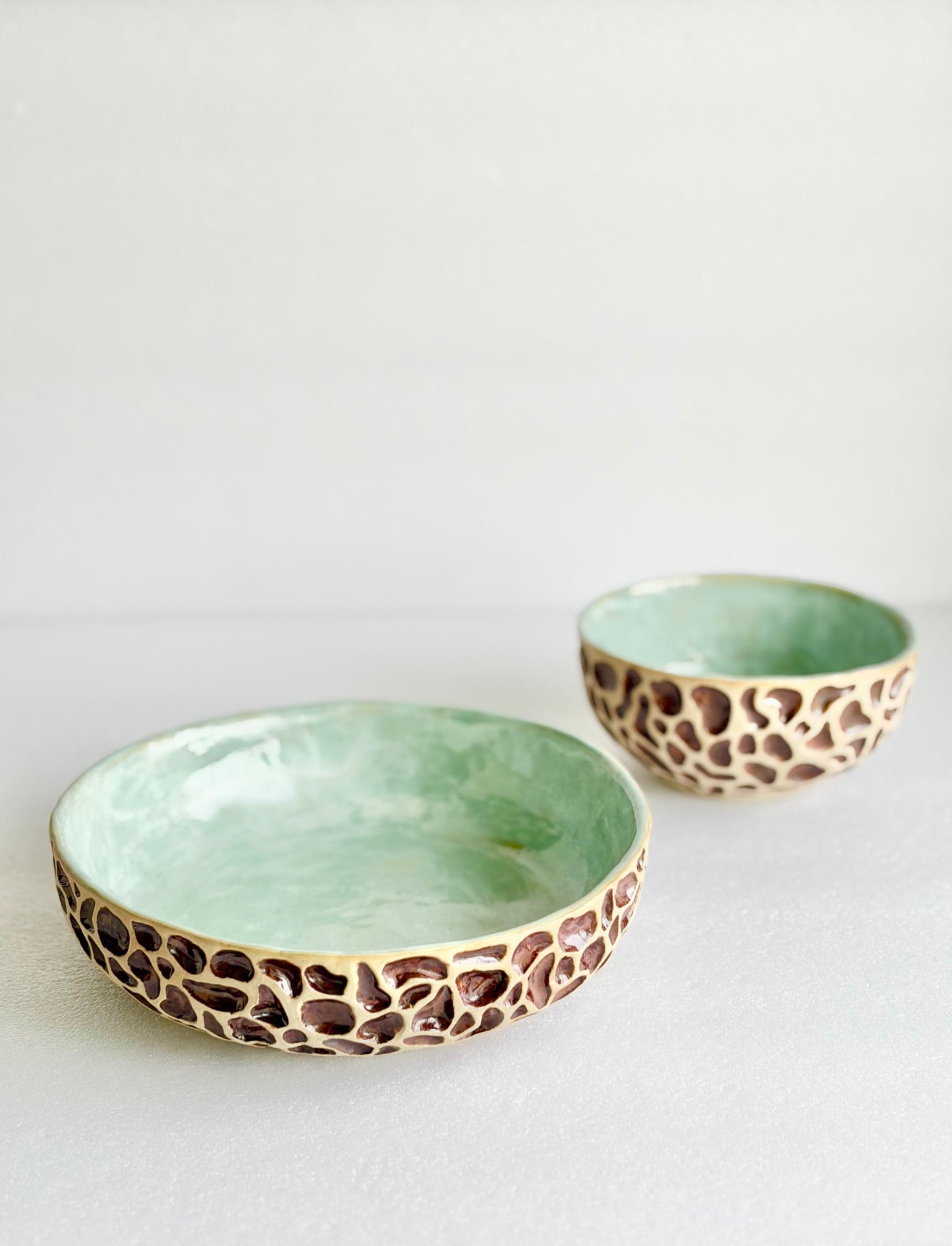 Grand bol en céramique, beige et vert