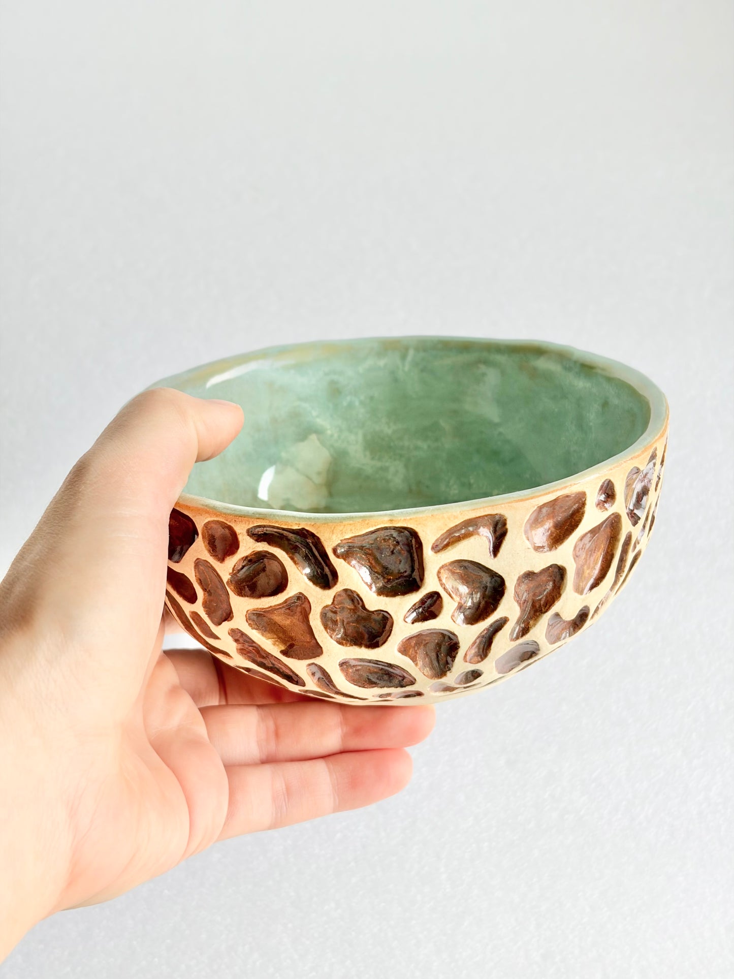 Grand bol en céramique, beige et vert