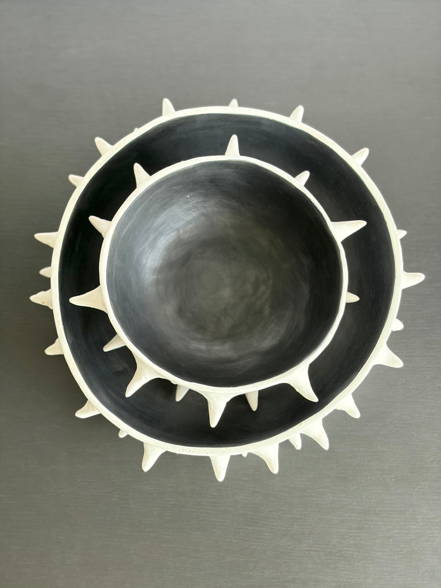 Misa ceramiczna z kolcami