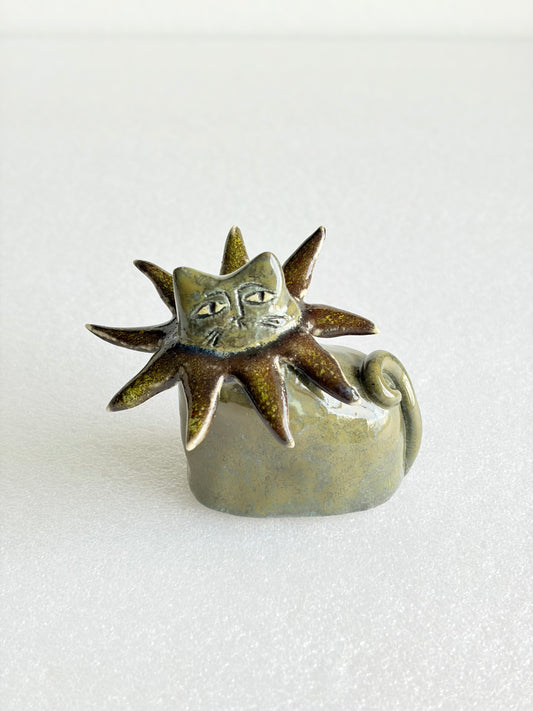 Figurka ceramiczna kot gwiazda