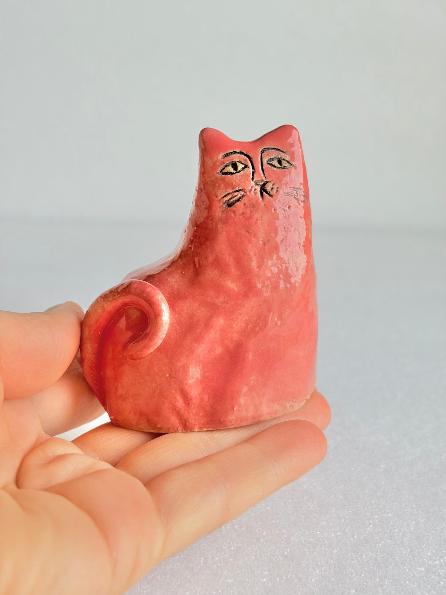 Figurka ceramiczna kotek
