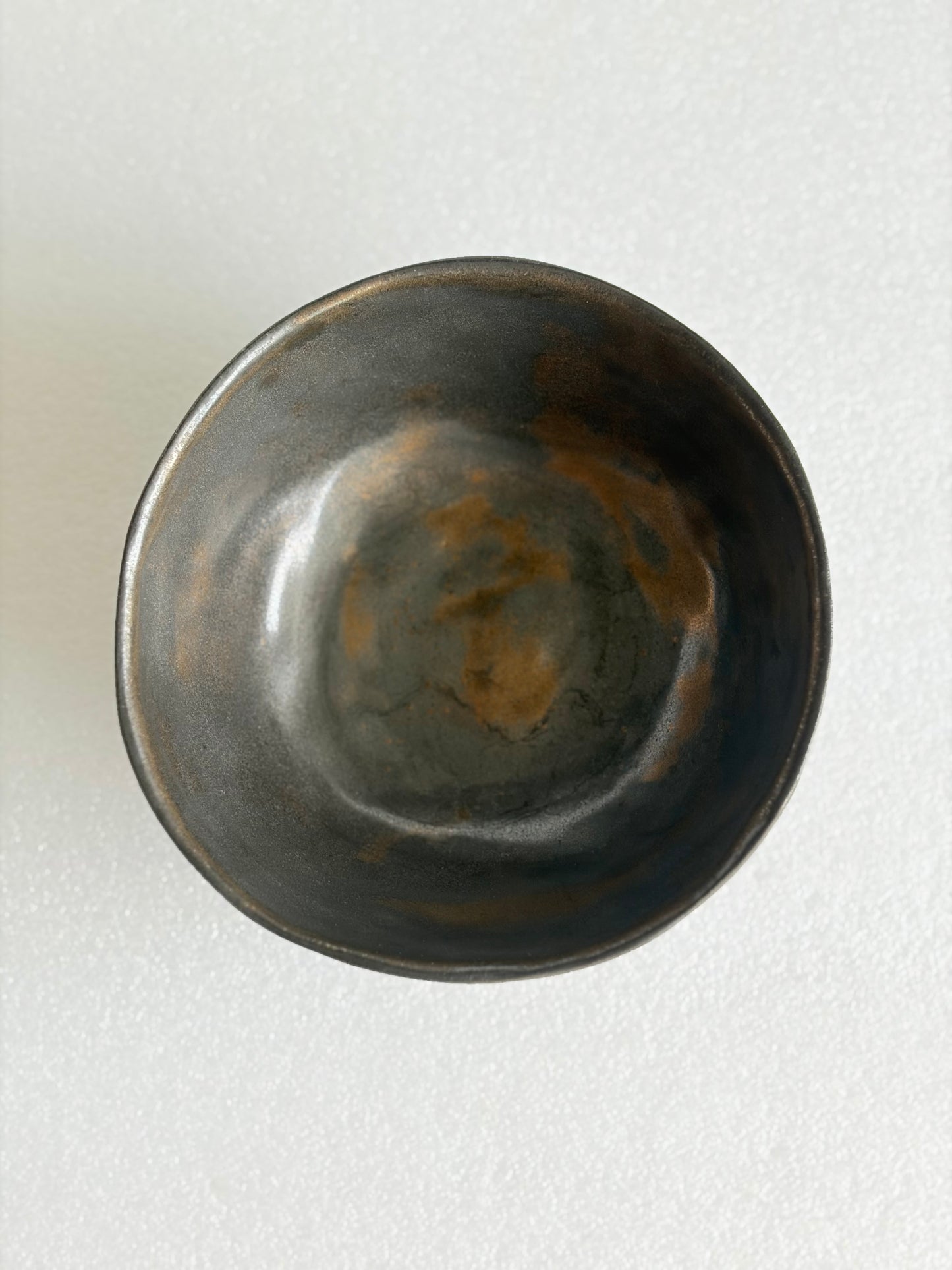 Miska ceramiczna w estetyce wabi-sabi