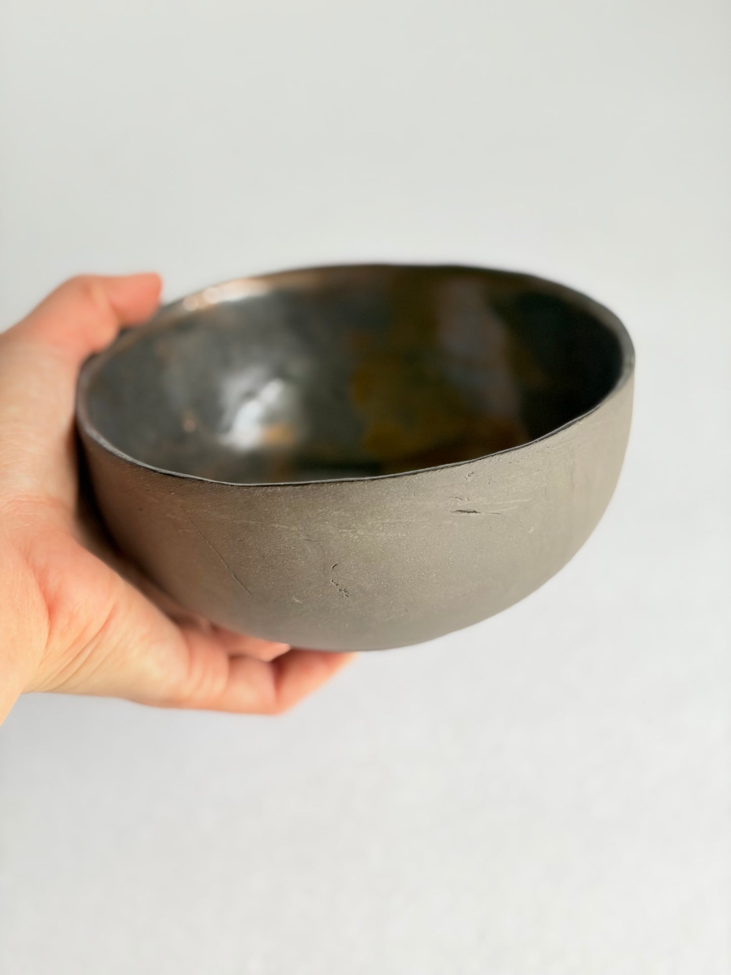 Miska ceramiczna w estetyce wabi-sabi