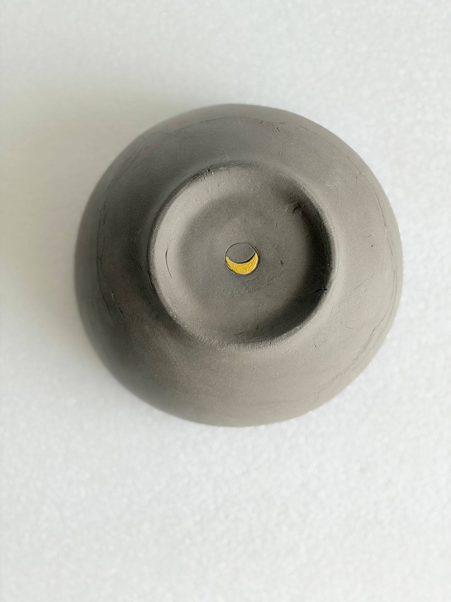 Miska ceramiczna w estetyce wabi-sabi