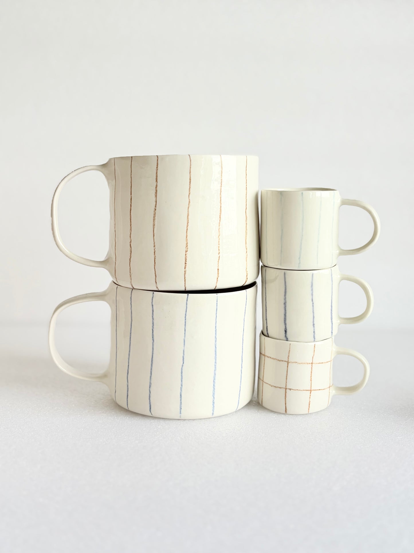 Kubek porcelanowy w pasy