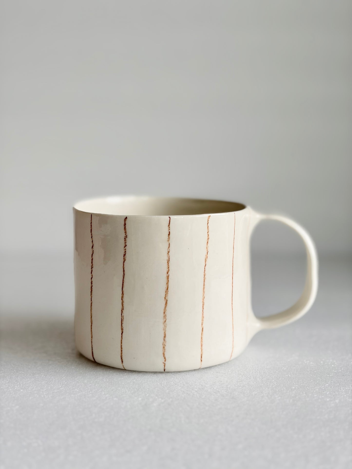 Kubek porcelanowy w pasy