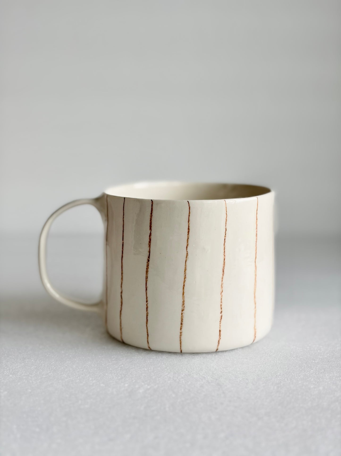 Kubek porcelanowy w pasy