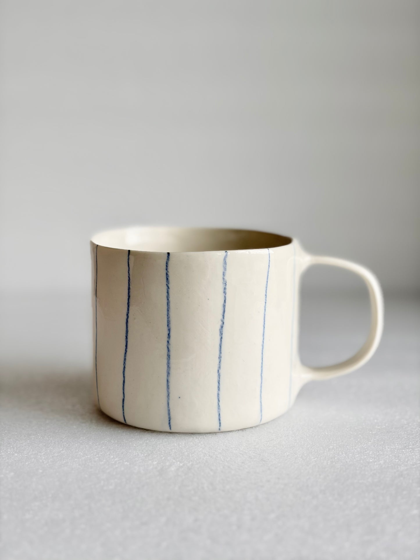 Kubek porcelanowy w pasy