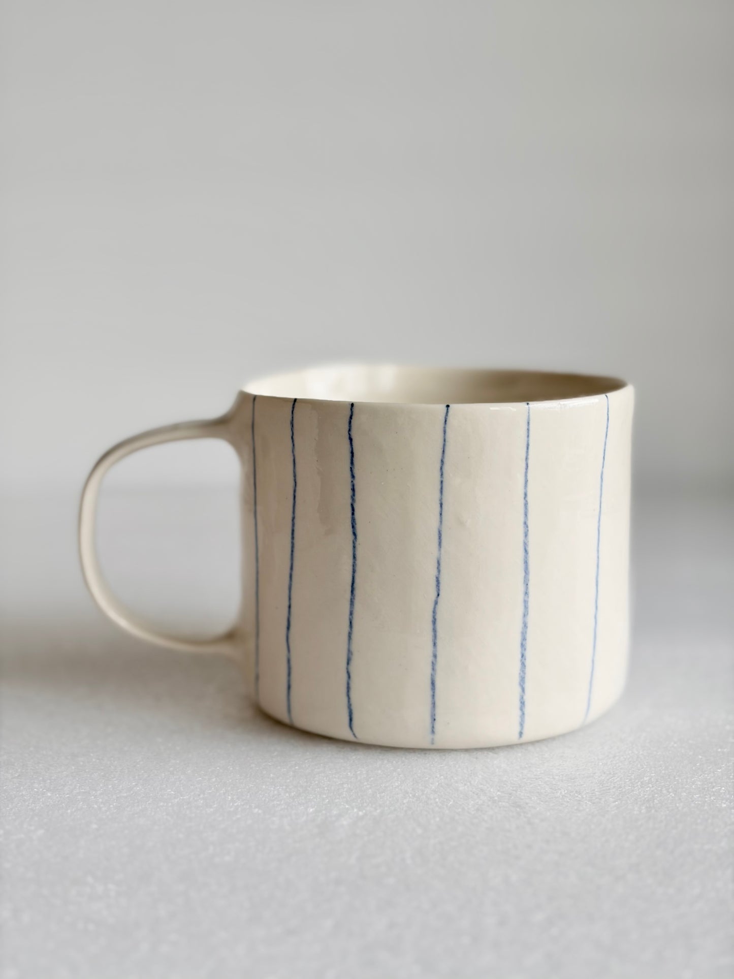 Kubek porcelanowy w pasy