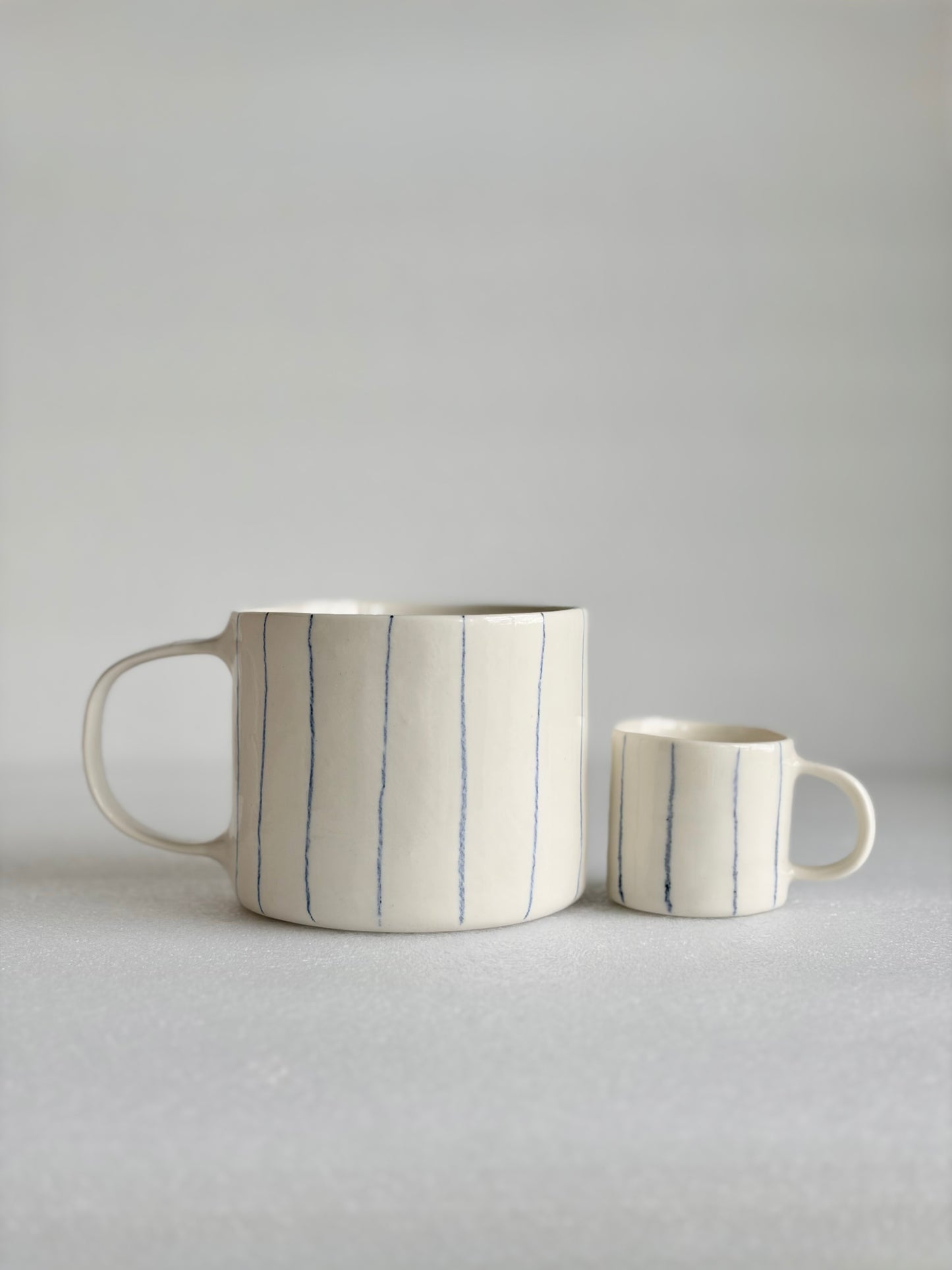 Kubek porcelanowy w pasy