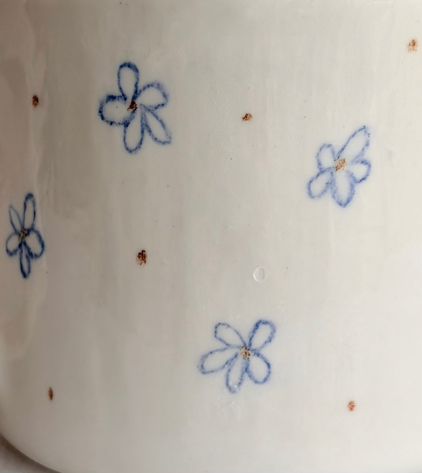 Kubek porcelanowy w kwiaty