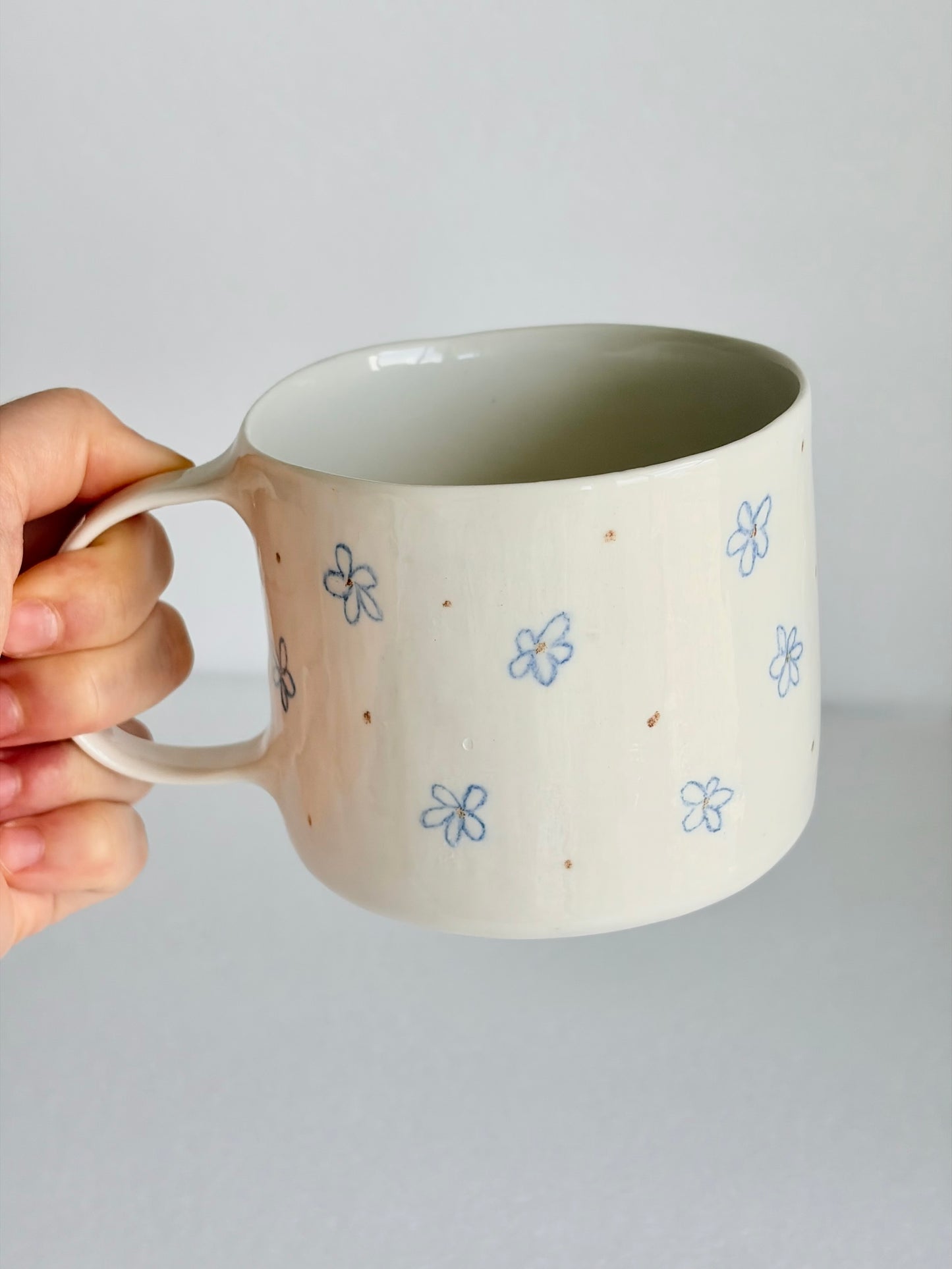 Kubek porcelanowy w kwiaty