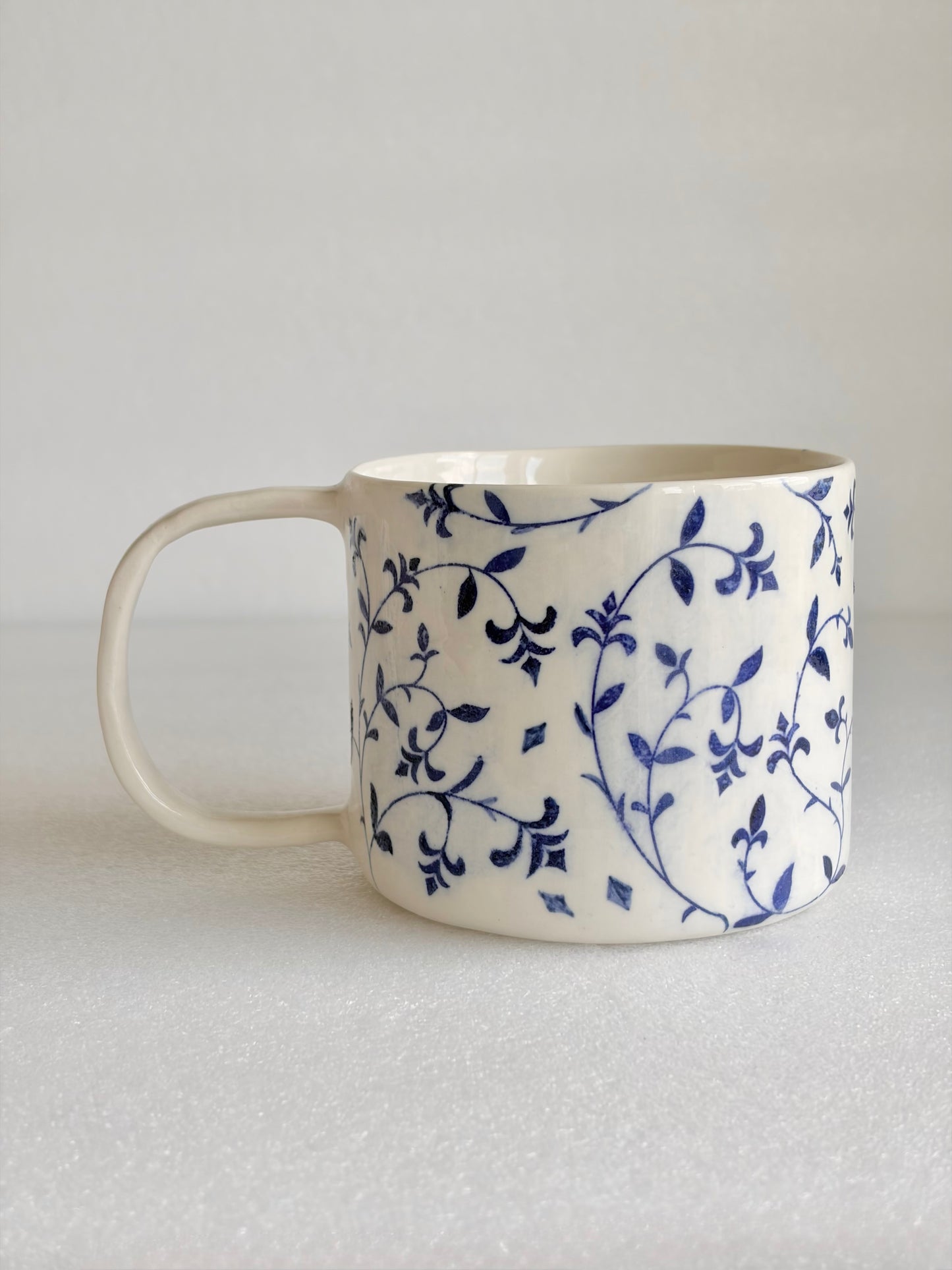 Kubek porcelanowy w kobaltowe wzory