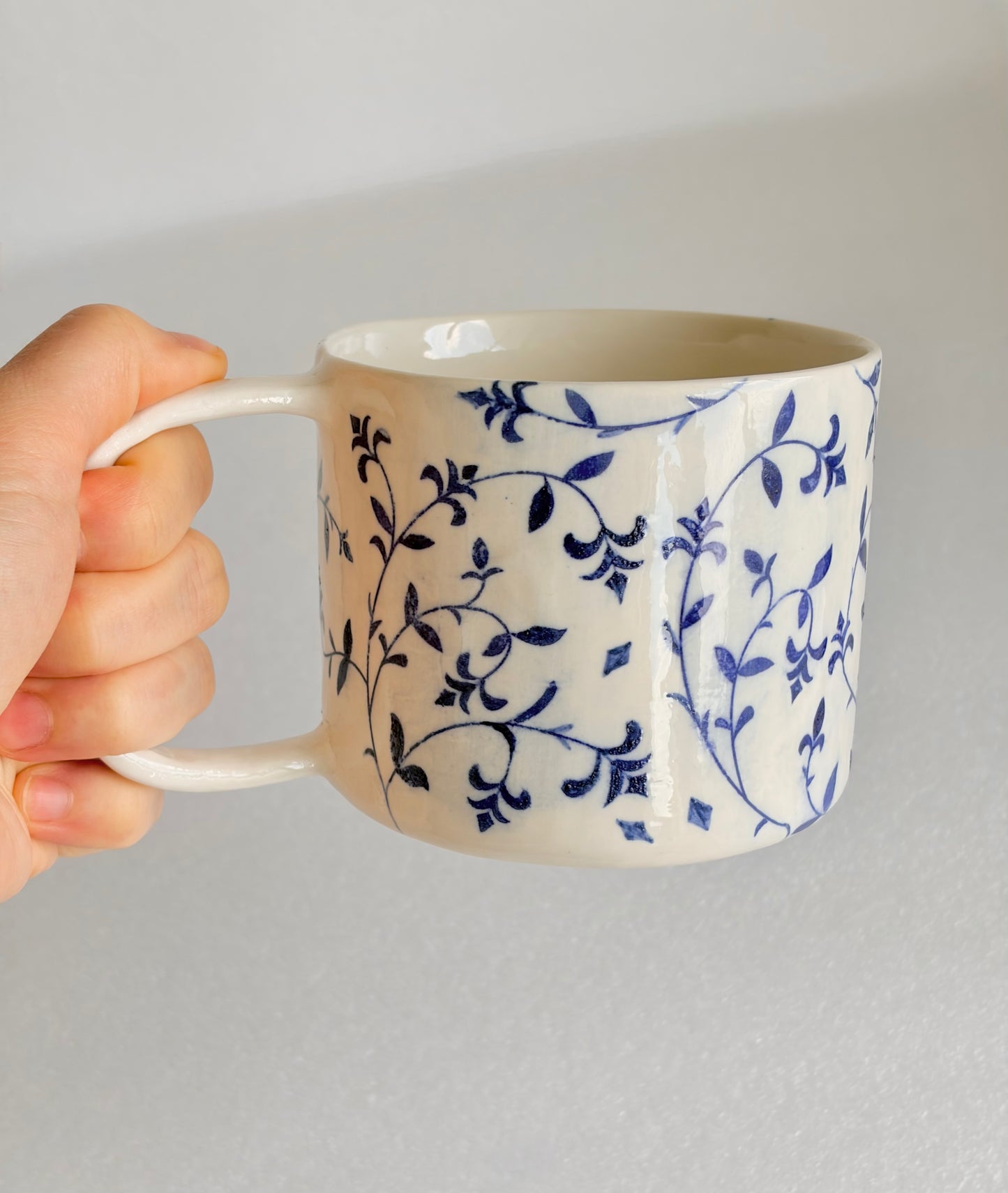 Kubek porcelanowy w kobaltowe wzory