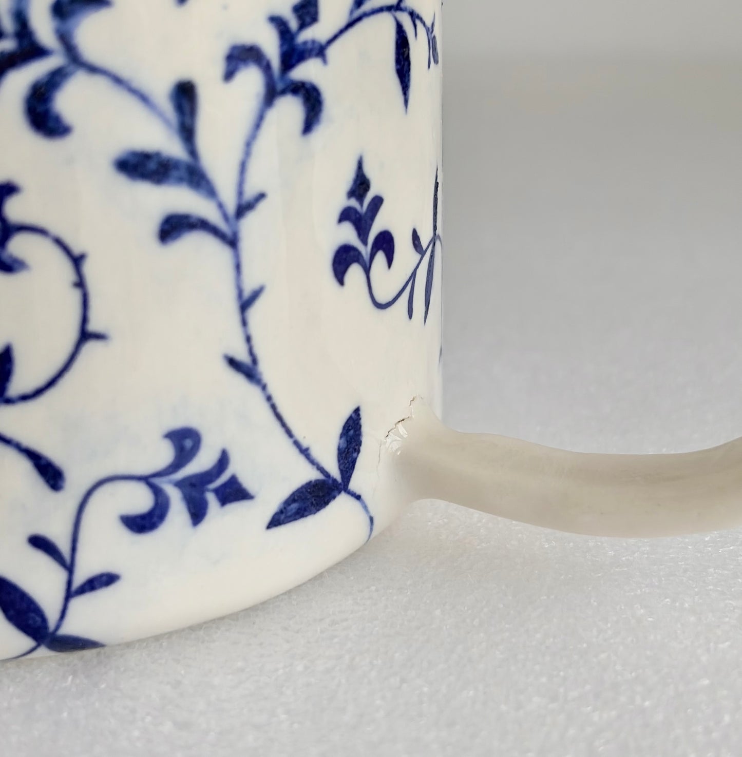 Kubek porcelanowy w kobaltowe wzory